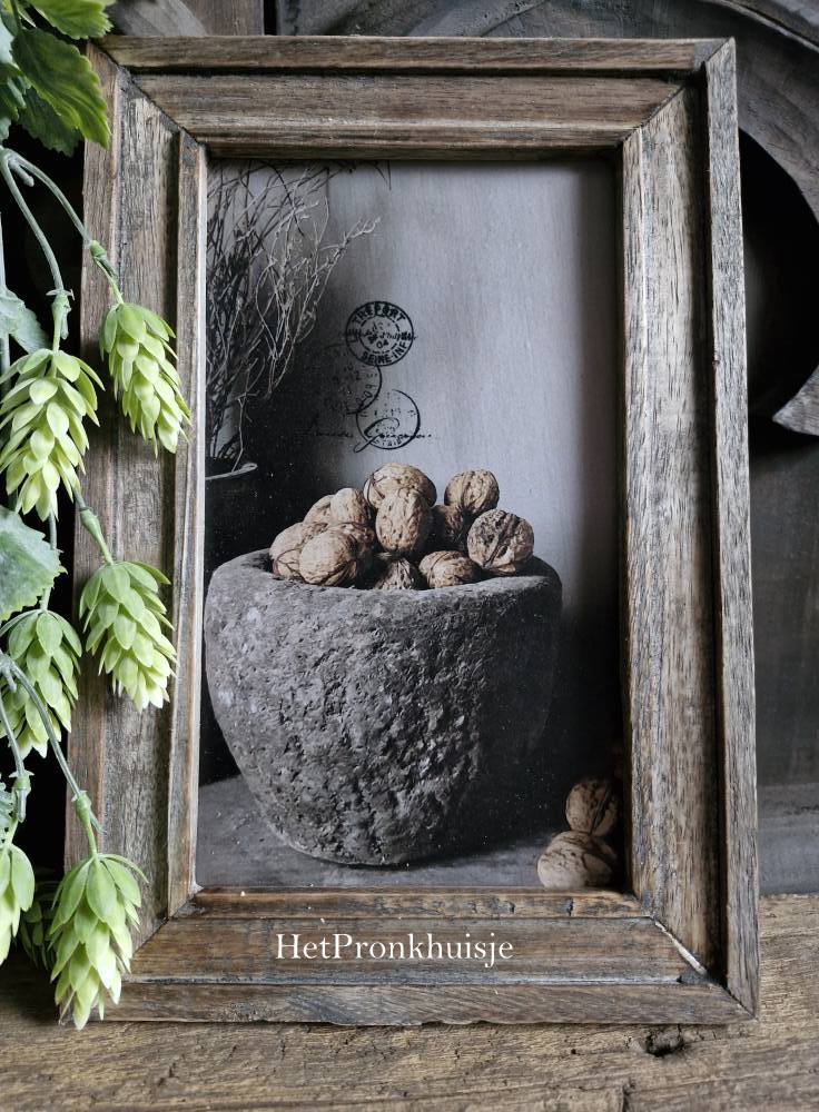 Afbeelding in lijst. Noten. 20x30cm