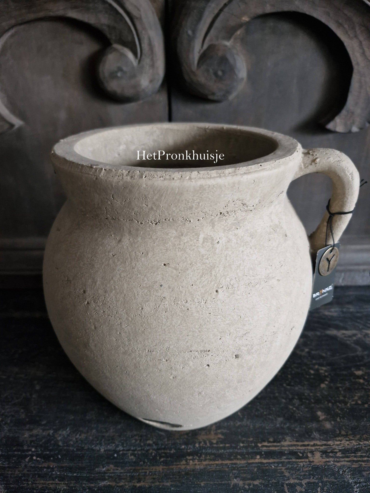 Brynxz. One ear jar. Majestic taupe
