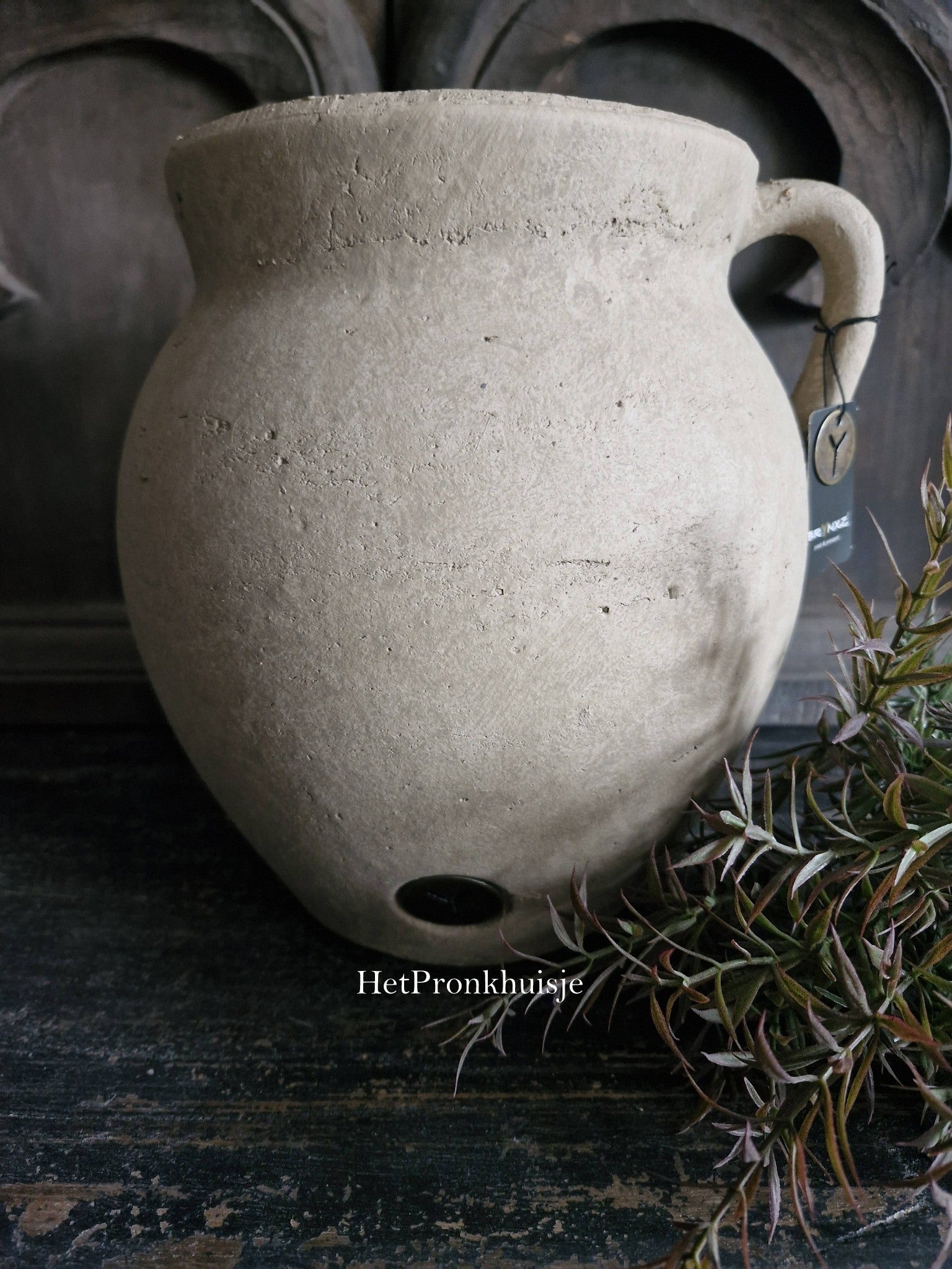 Brynxz. One ear jar. Majestic taupe