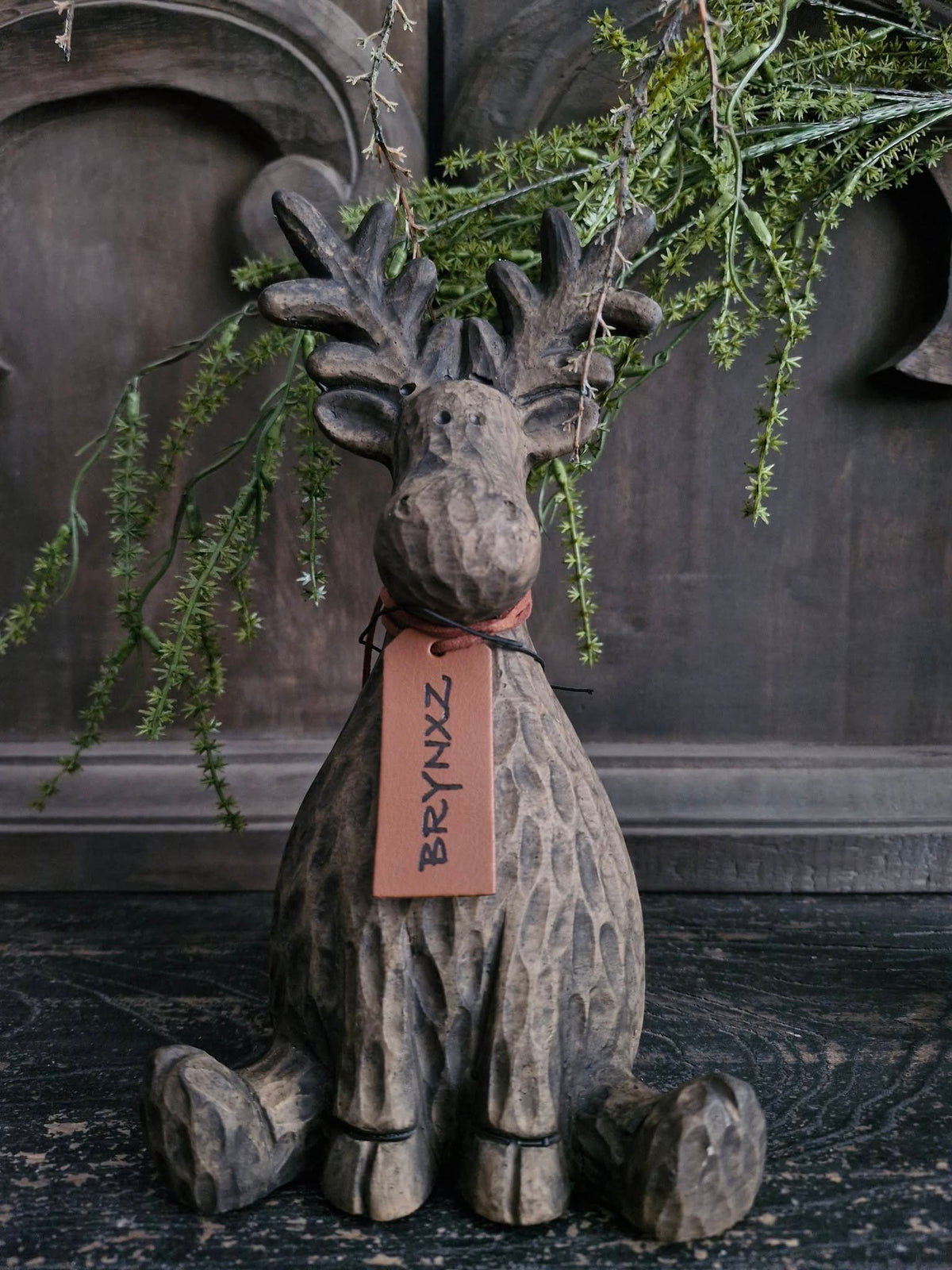 Brynxz. Sitting Rudolph Himself Majestic Brown. Groot