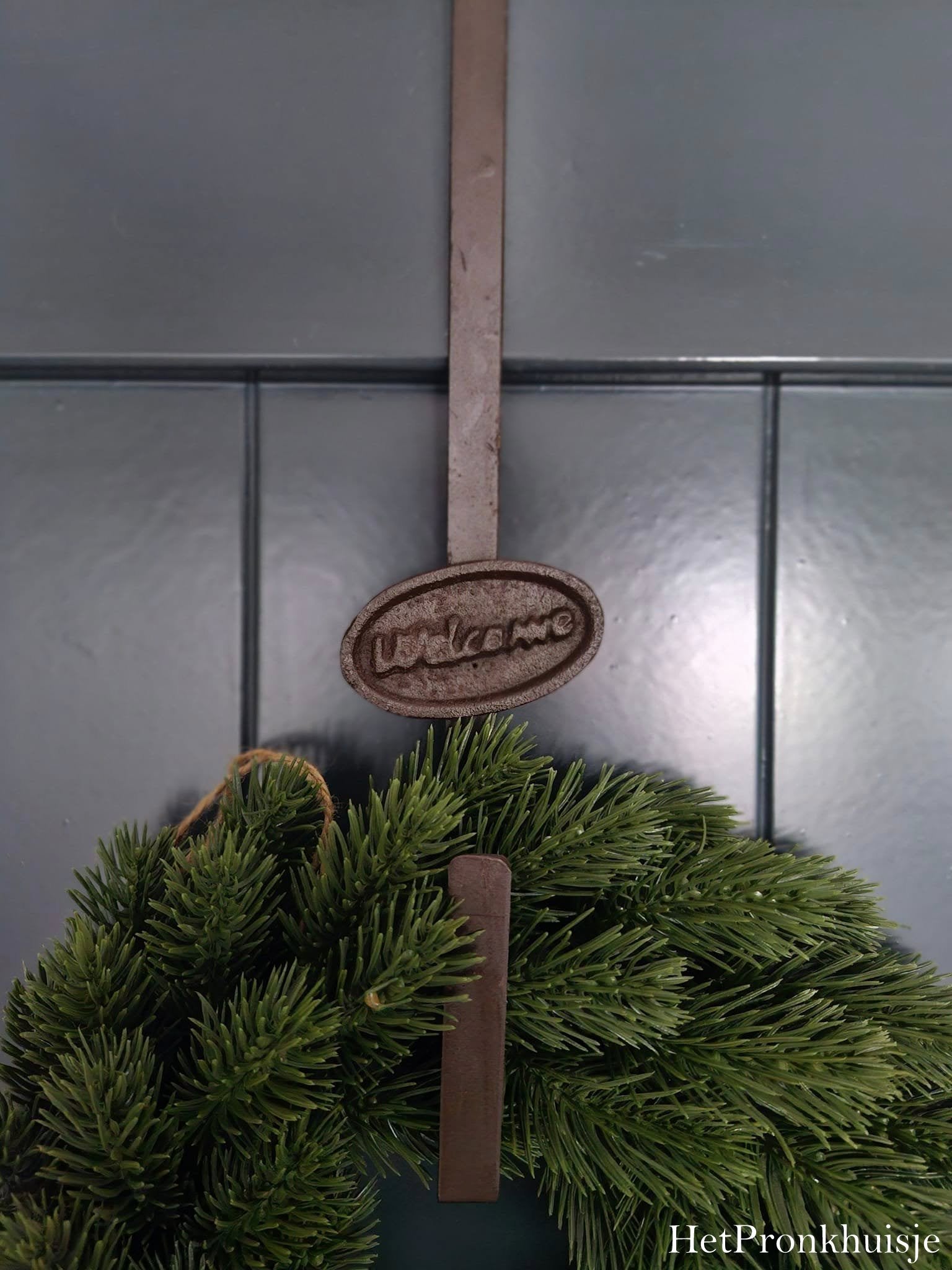 Deurkrans hanger. Welcome