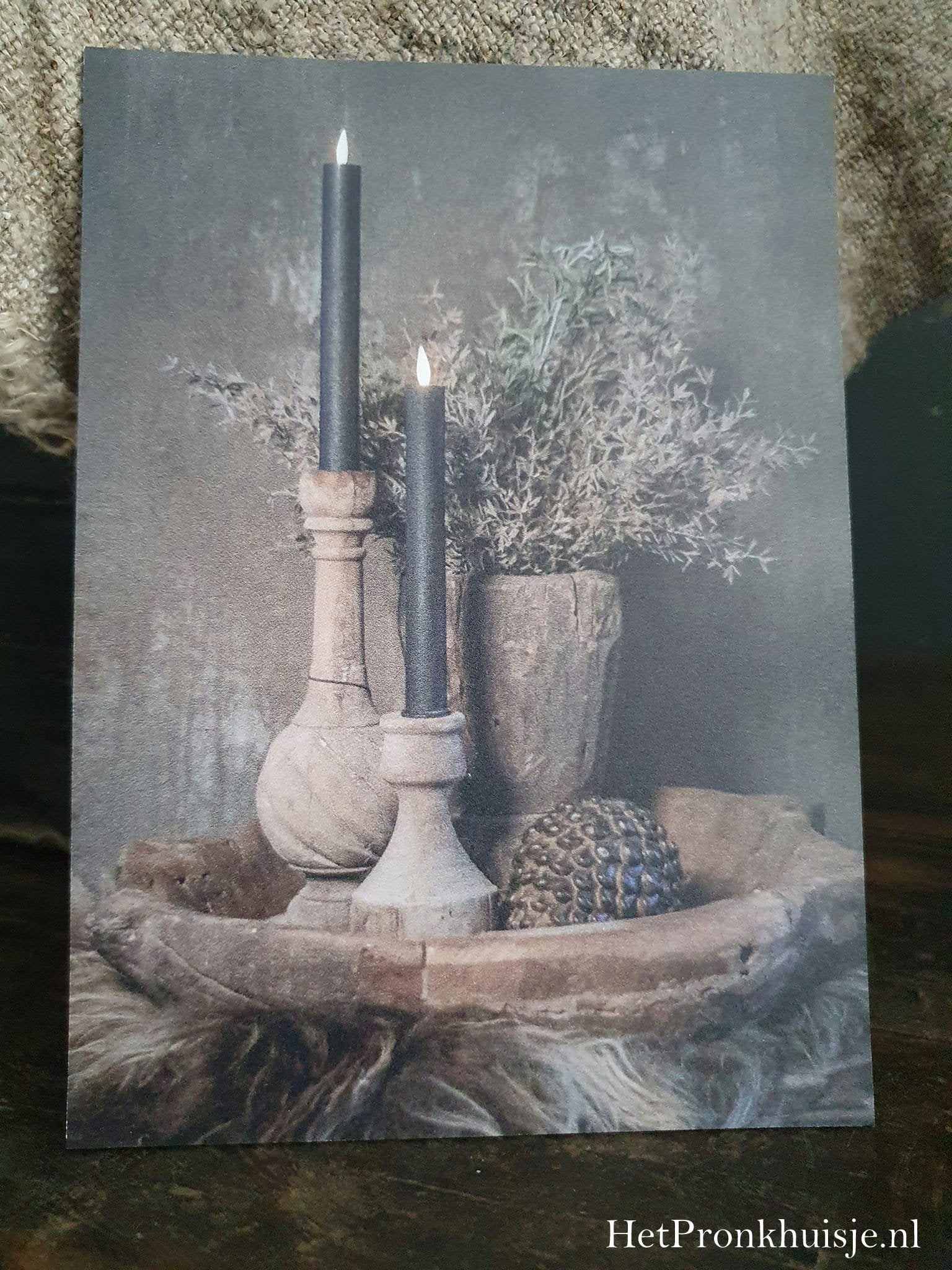 Fotokaart. Kandelaren in schaal