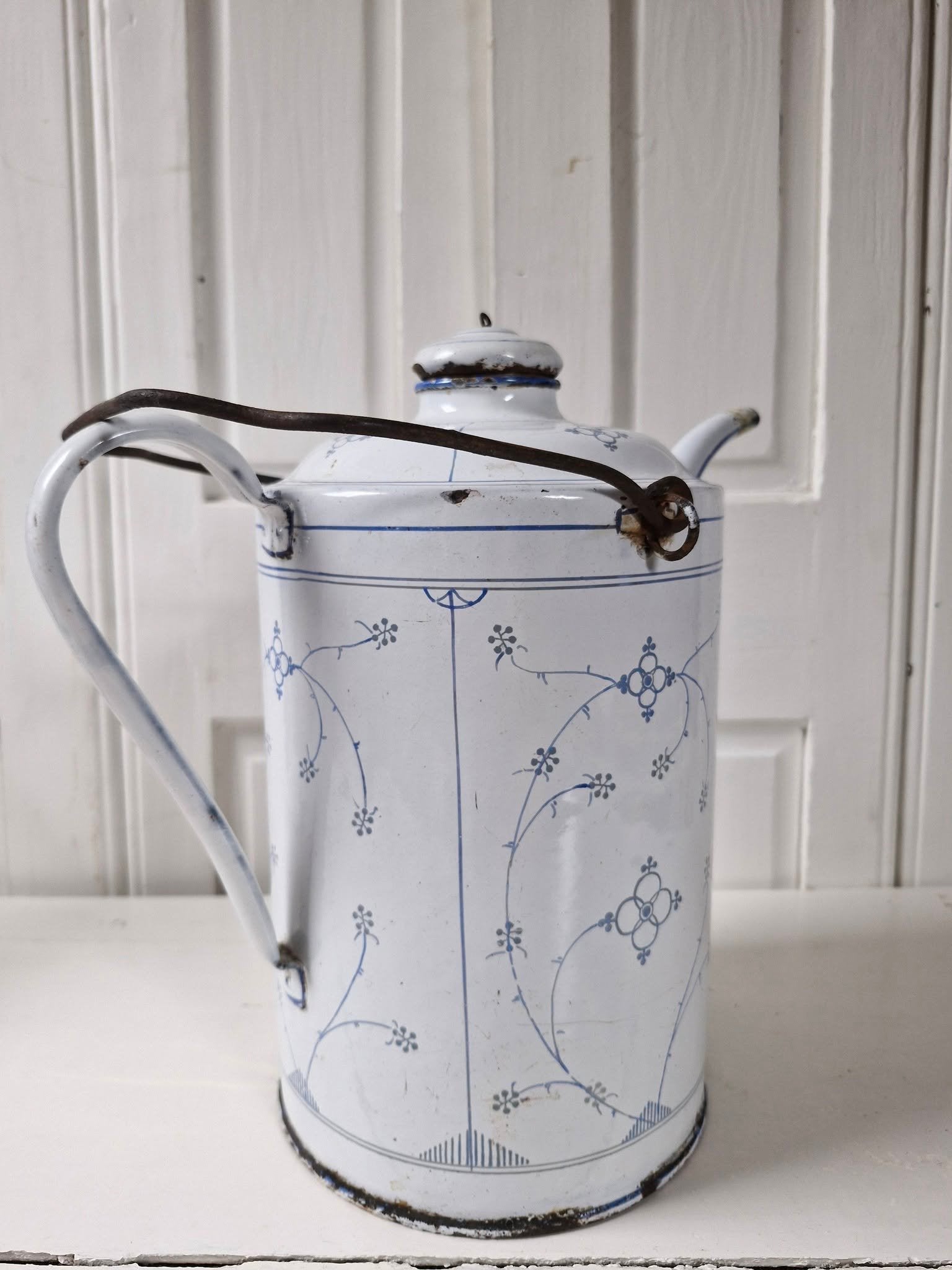 Grote petroleumkan. Blauw saks