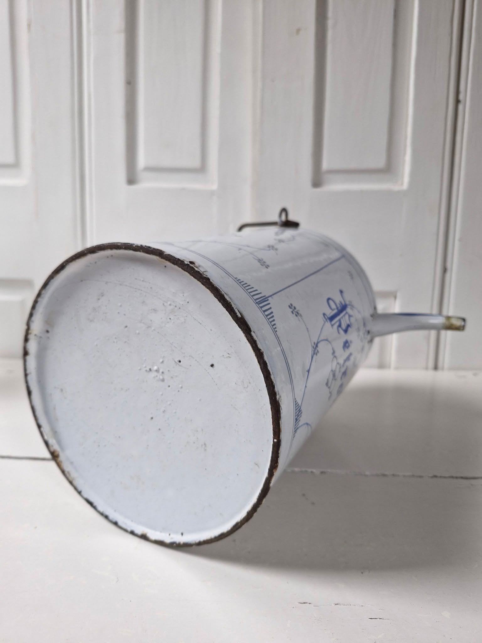 Grote petroleumkan. Blauw saks