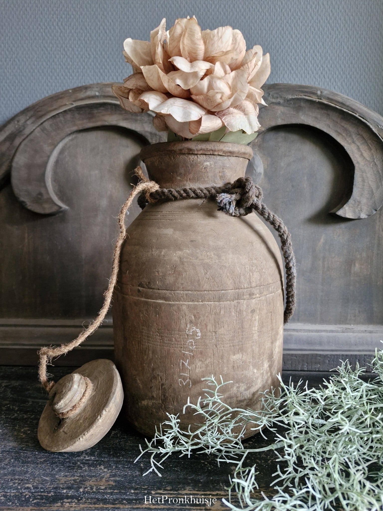 Houten pot met deksel. Gert