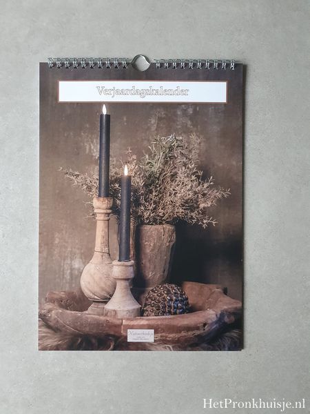 Kalender. Kandelaren in schaal