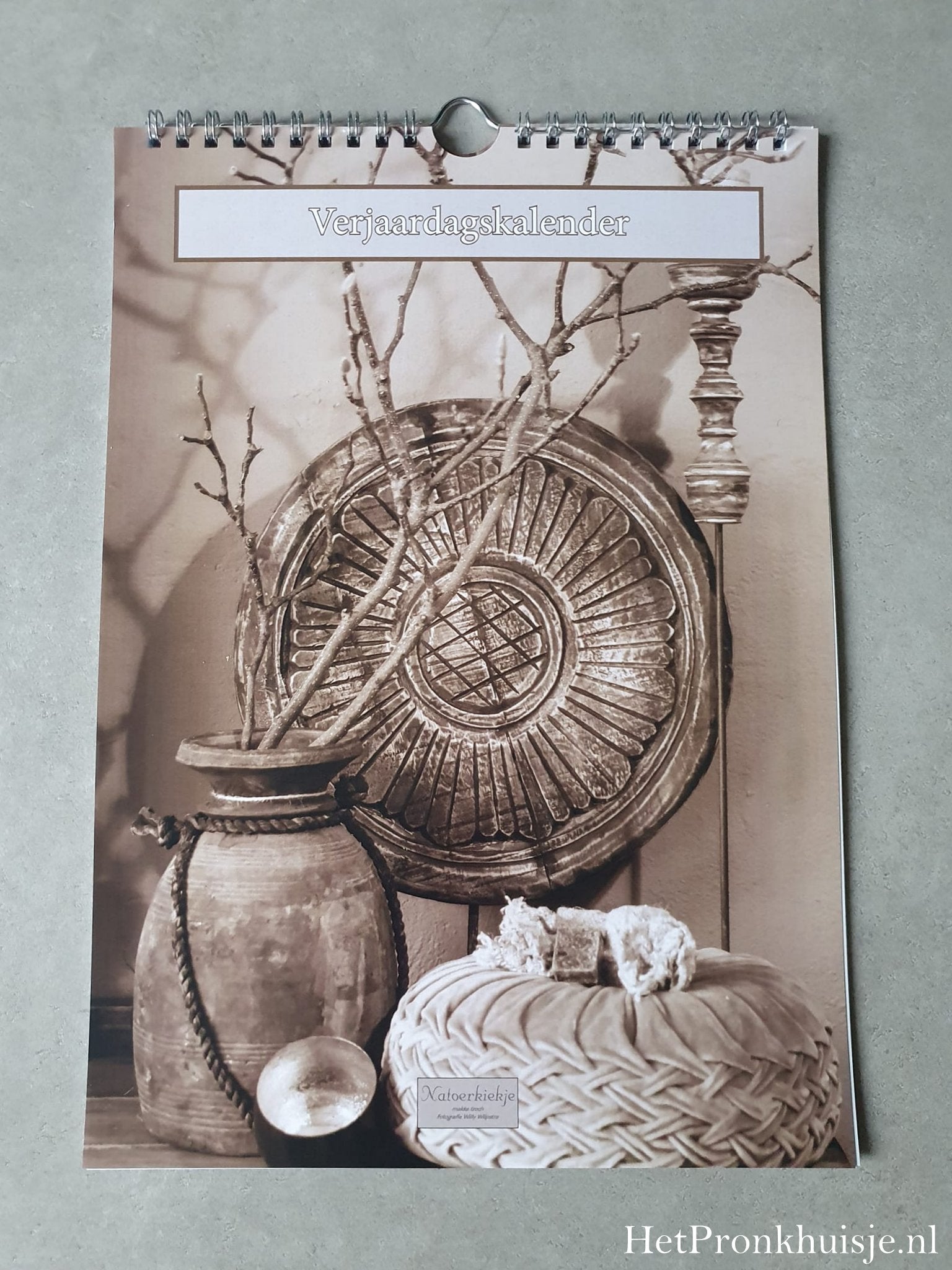 Kalender. Magnolia sepia