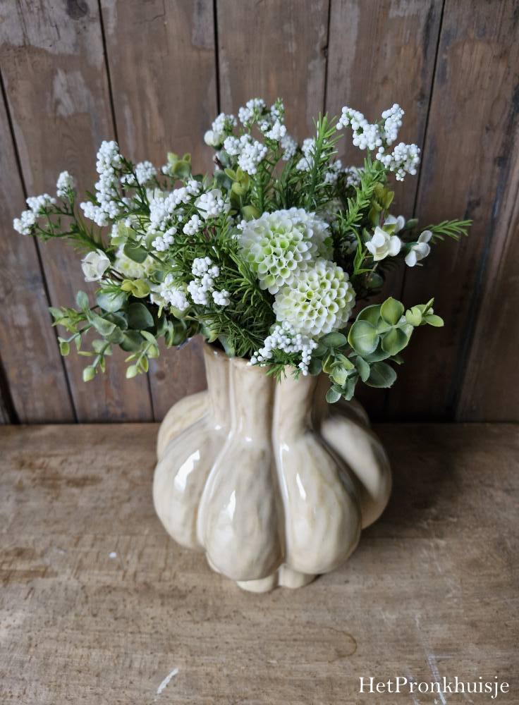 Kunst boeket. Dahlia wit