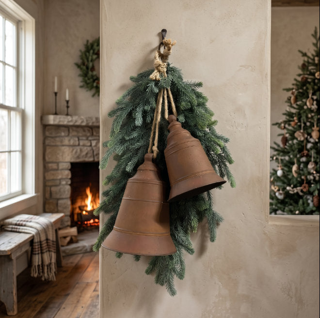 Metalen kerstbel. Middel