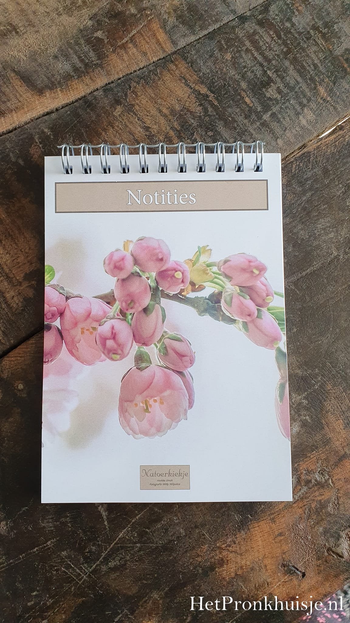 Notitieboekje. Roze bloemen