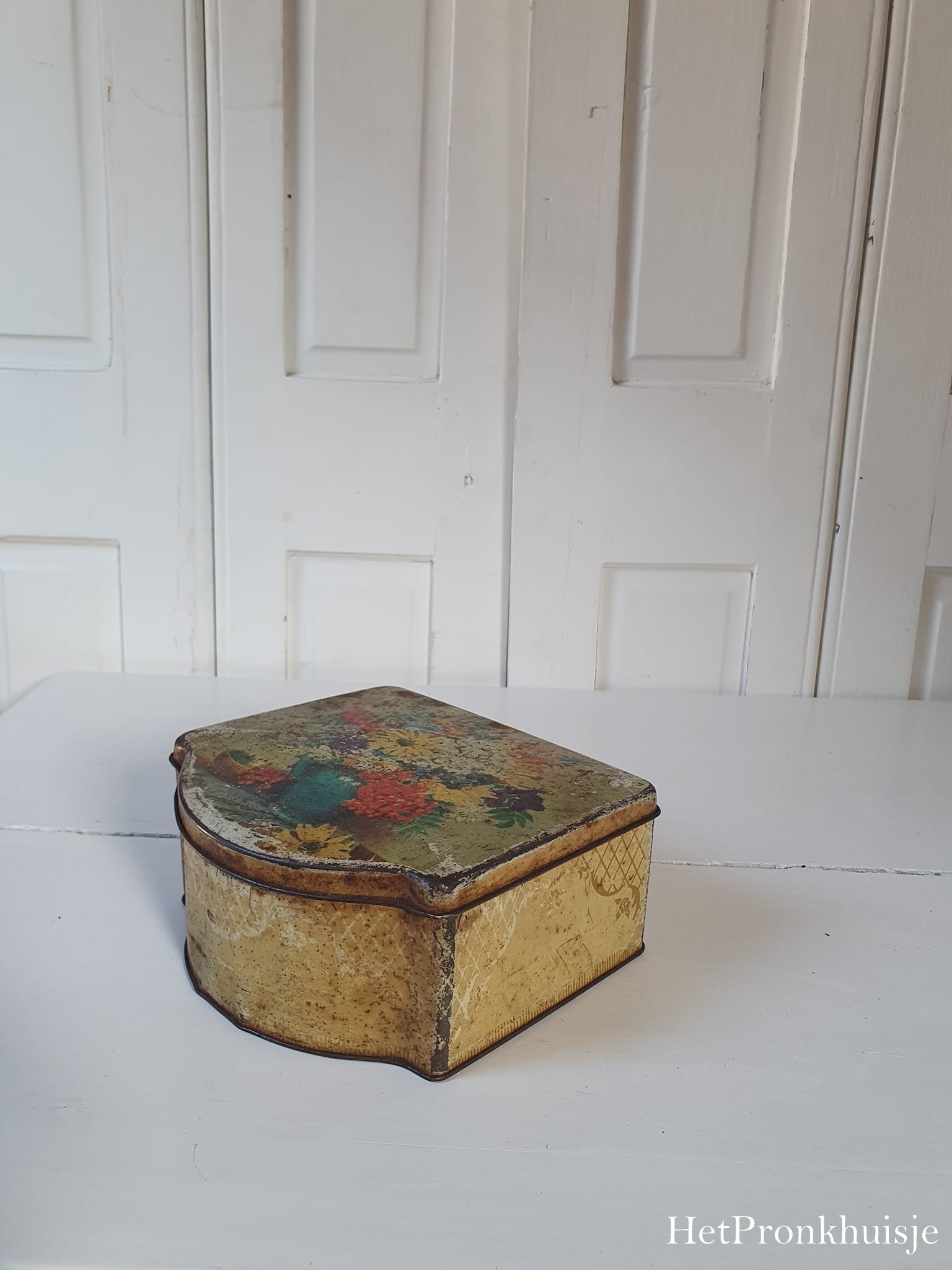 Oud blik met bloemen