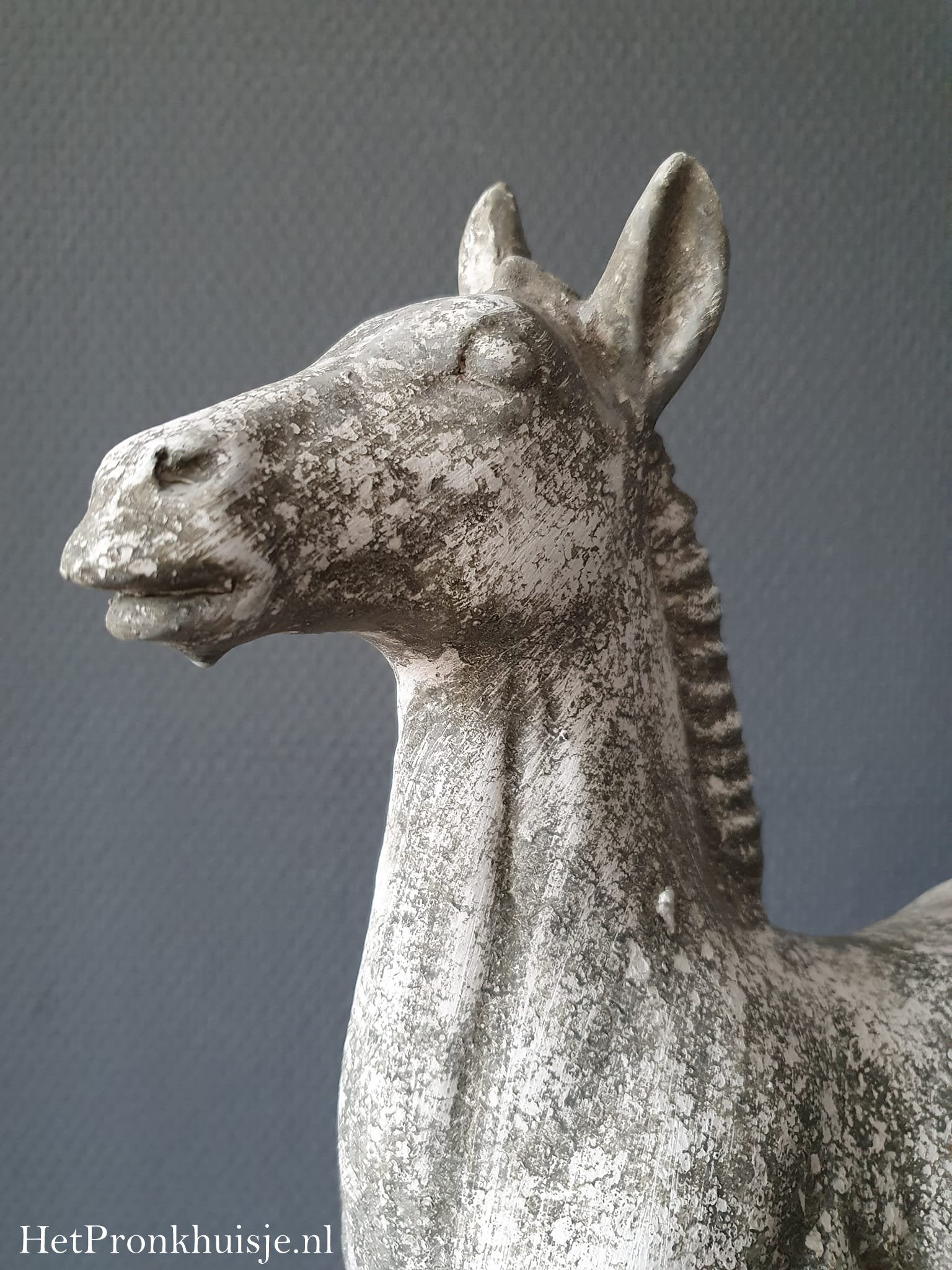 Paarden ornament op voet.
