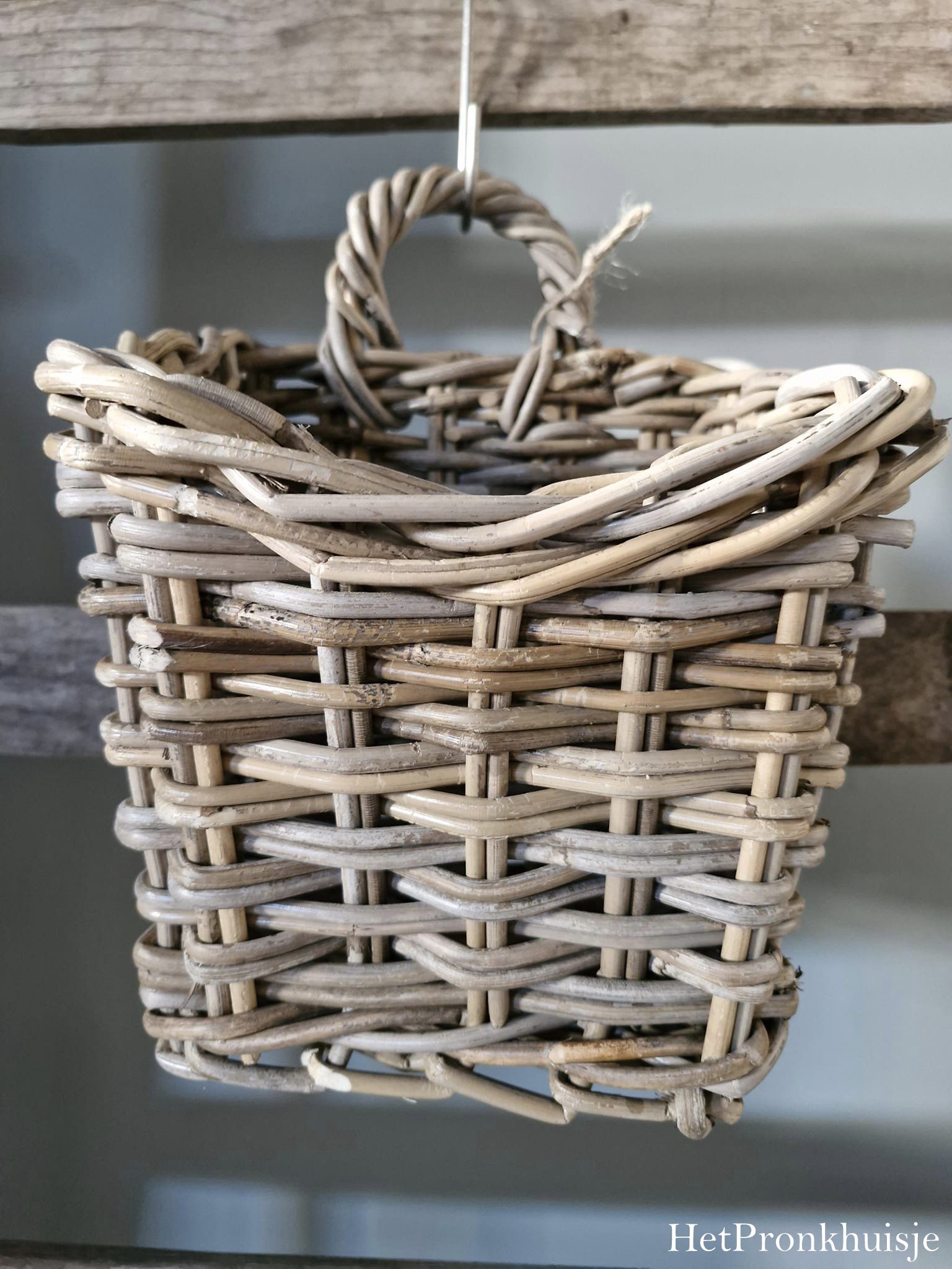 Rotan mand met oog