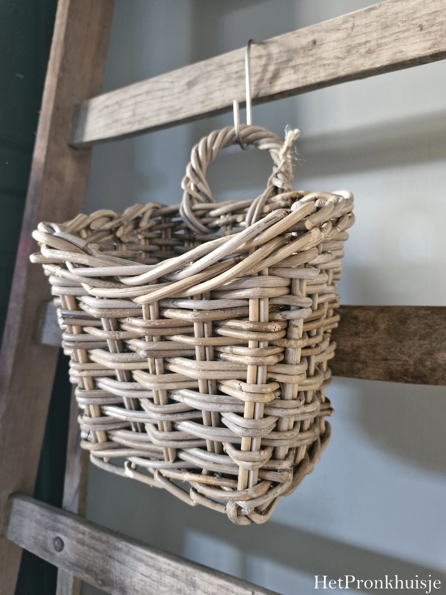 Rotan mand met oog
