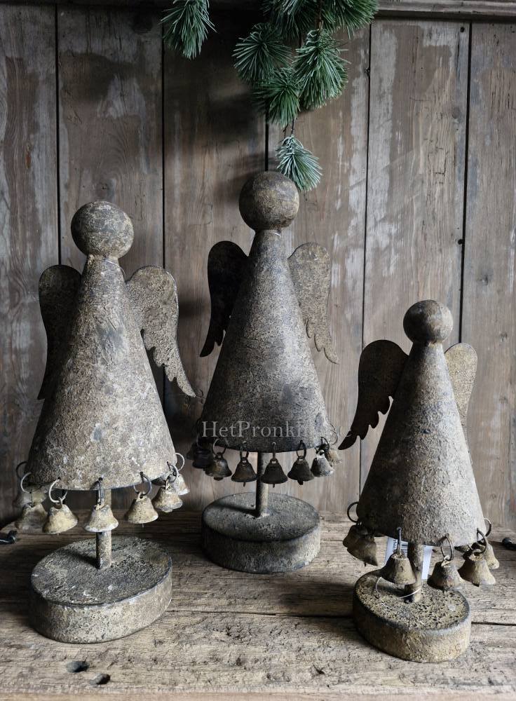 Sobere metalen engel. Roest