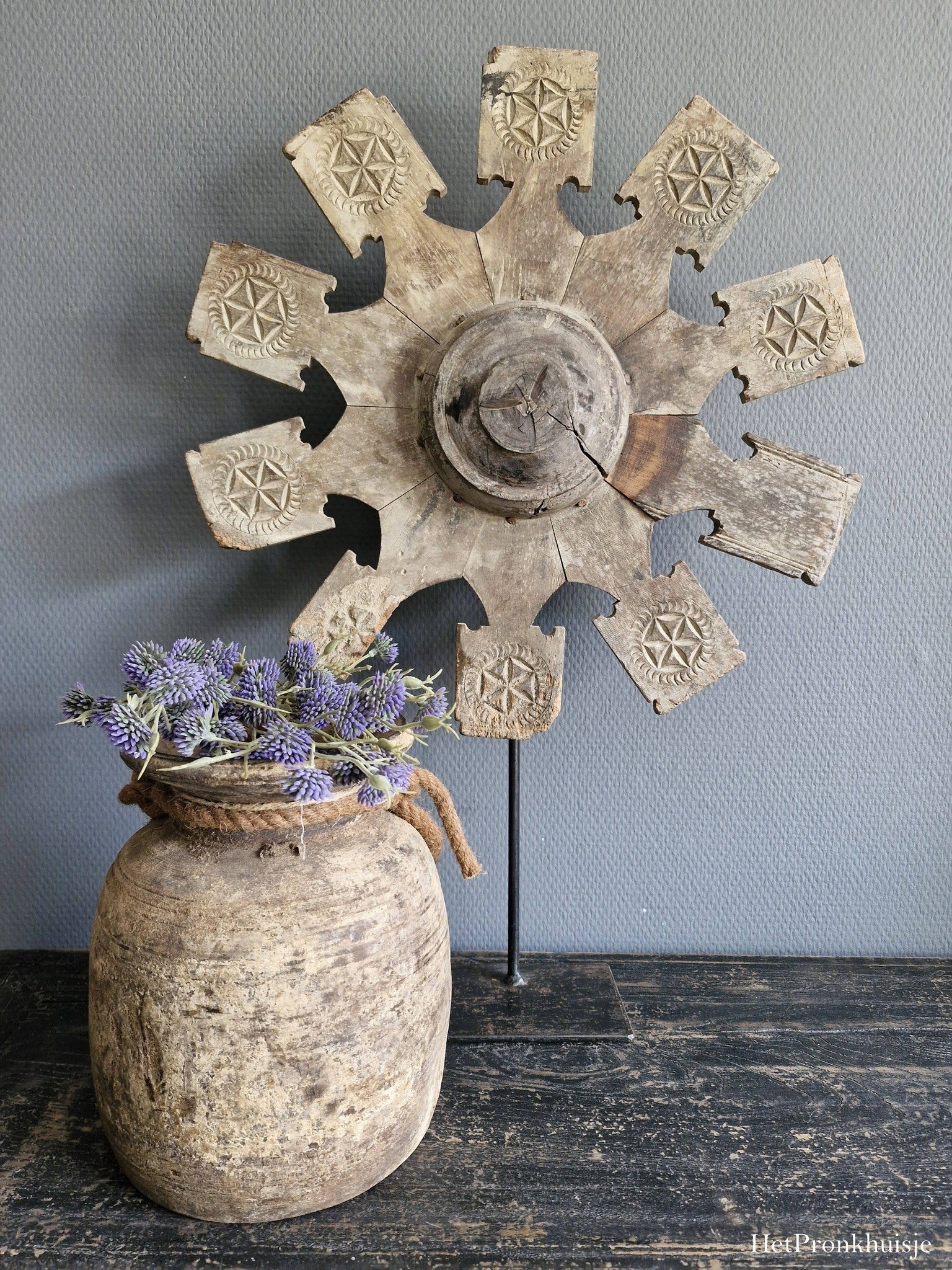 Spinnewiel op voet