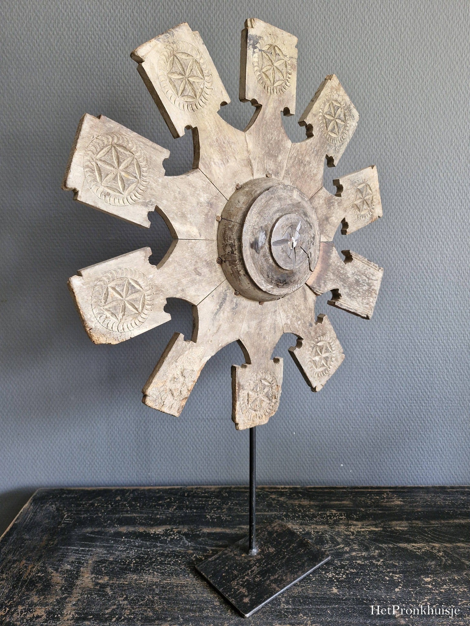 Spinnewiel op voet