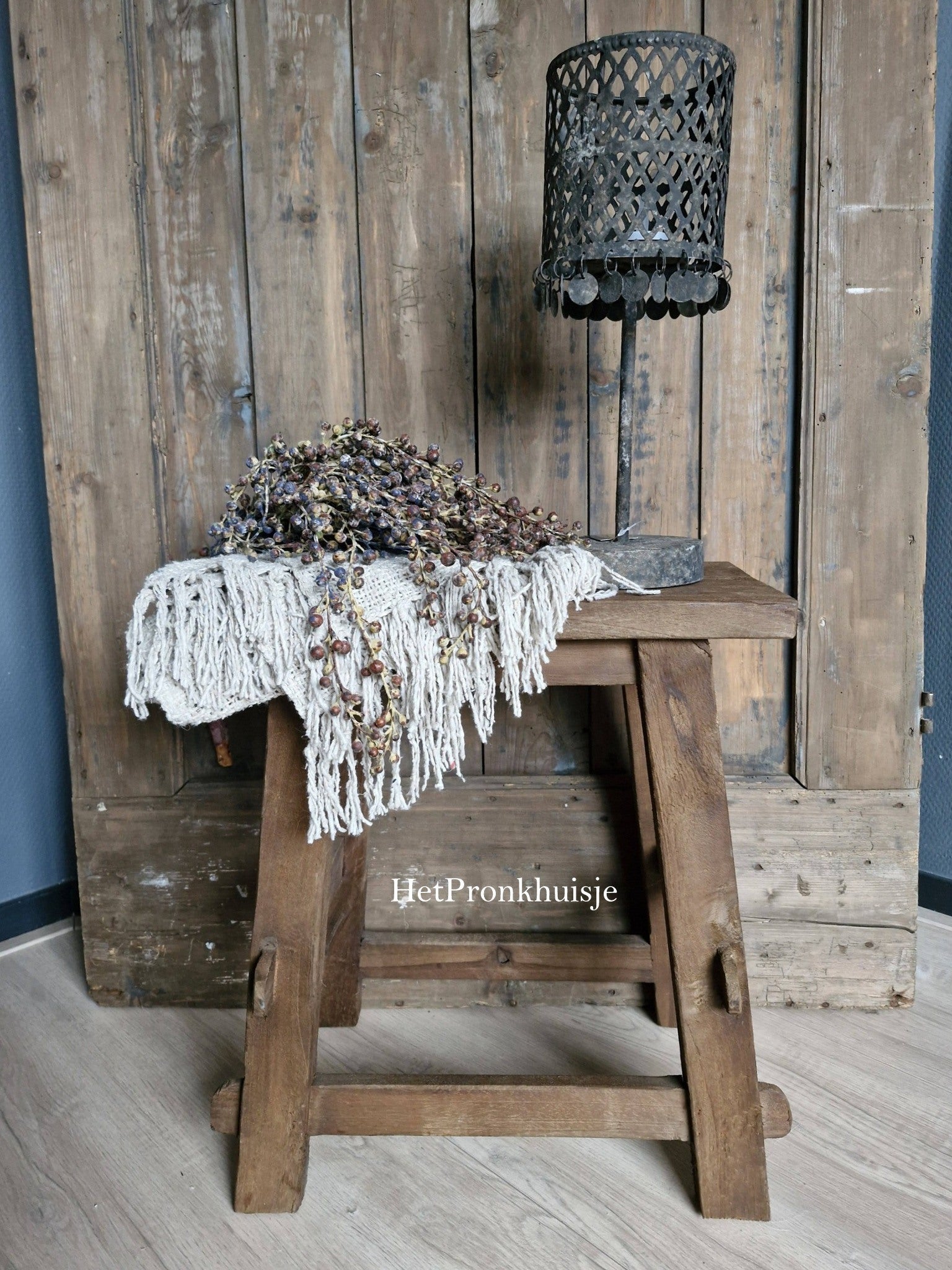 Stoere houten kruk