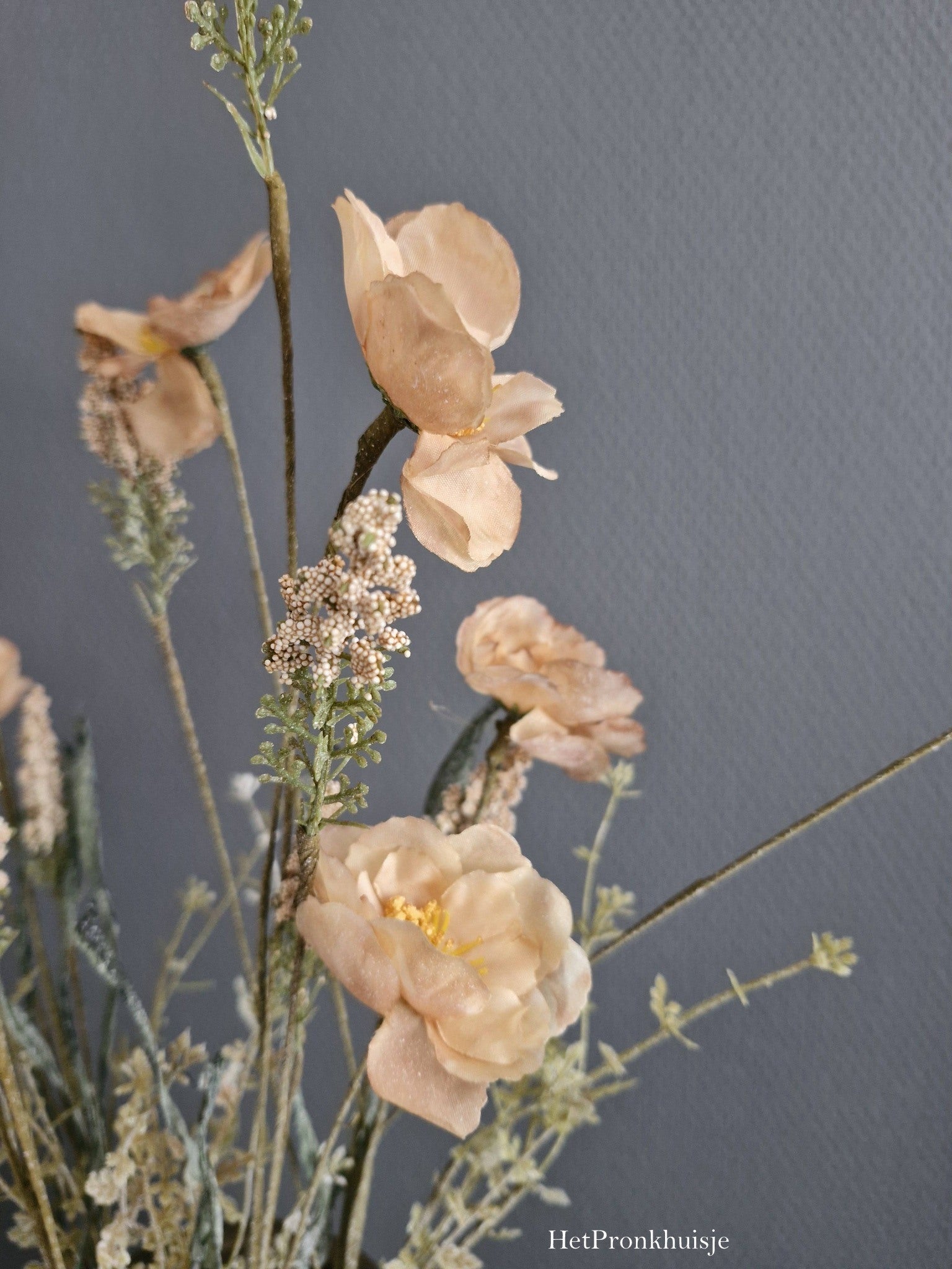 Tak wilde bloemen. Zalm kleur