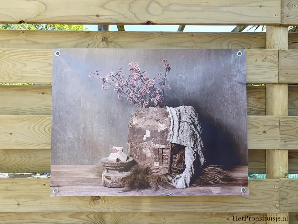 Tuinposter. Shabby doek in mand.