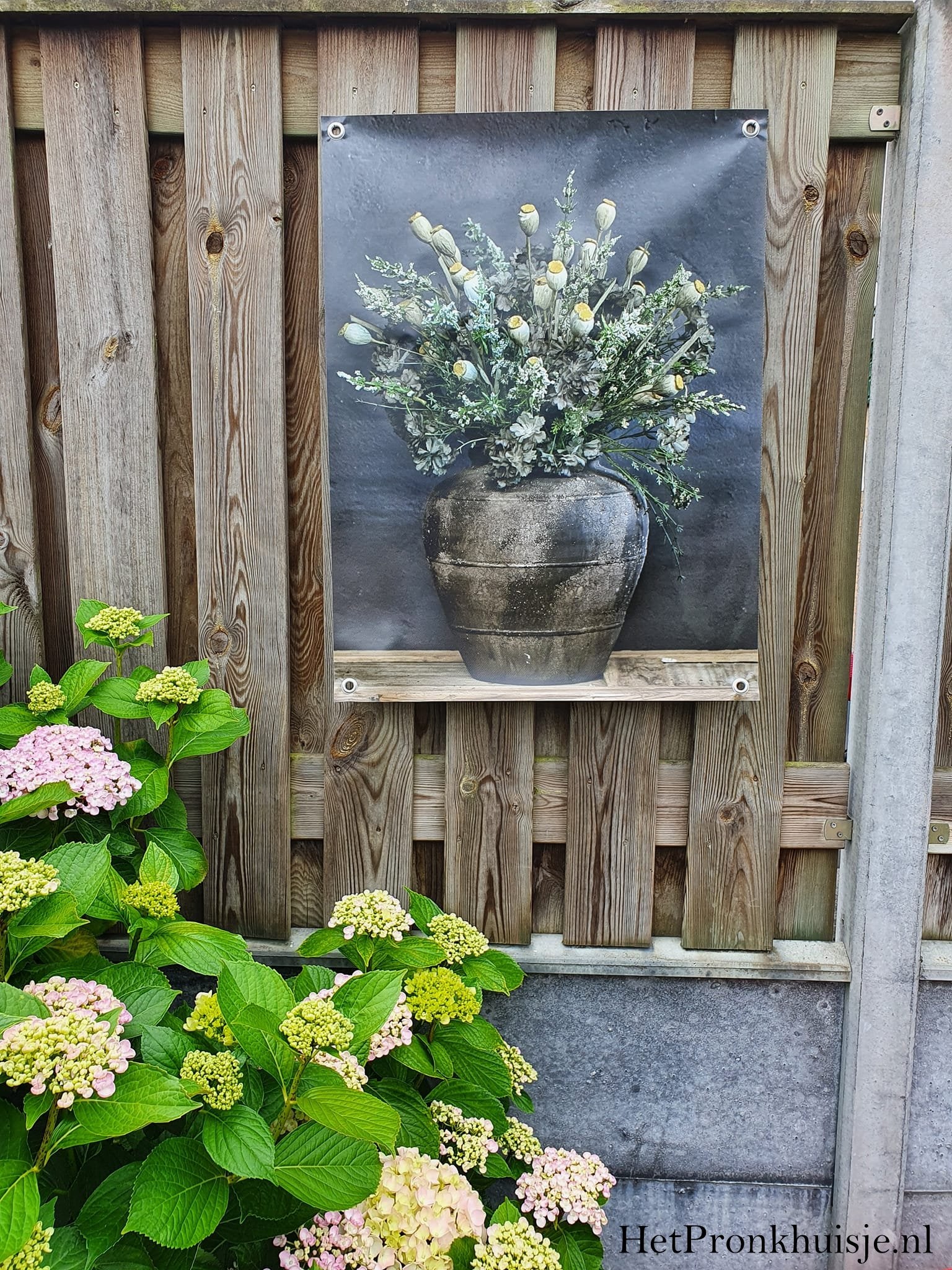 Tuinposter. Vaas met bloemen.