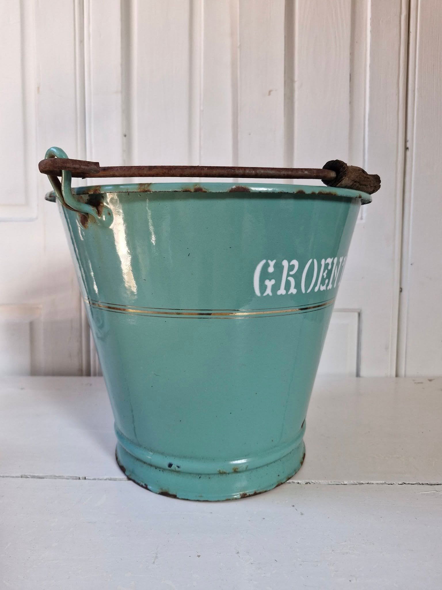 Turquoise emaille groenten emmer