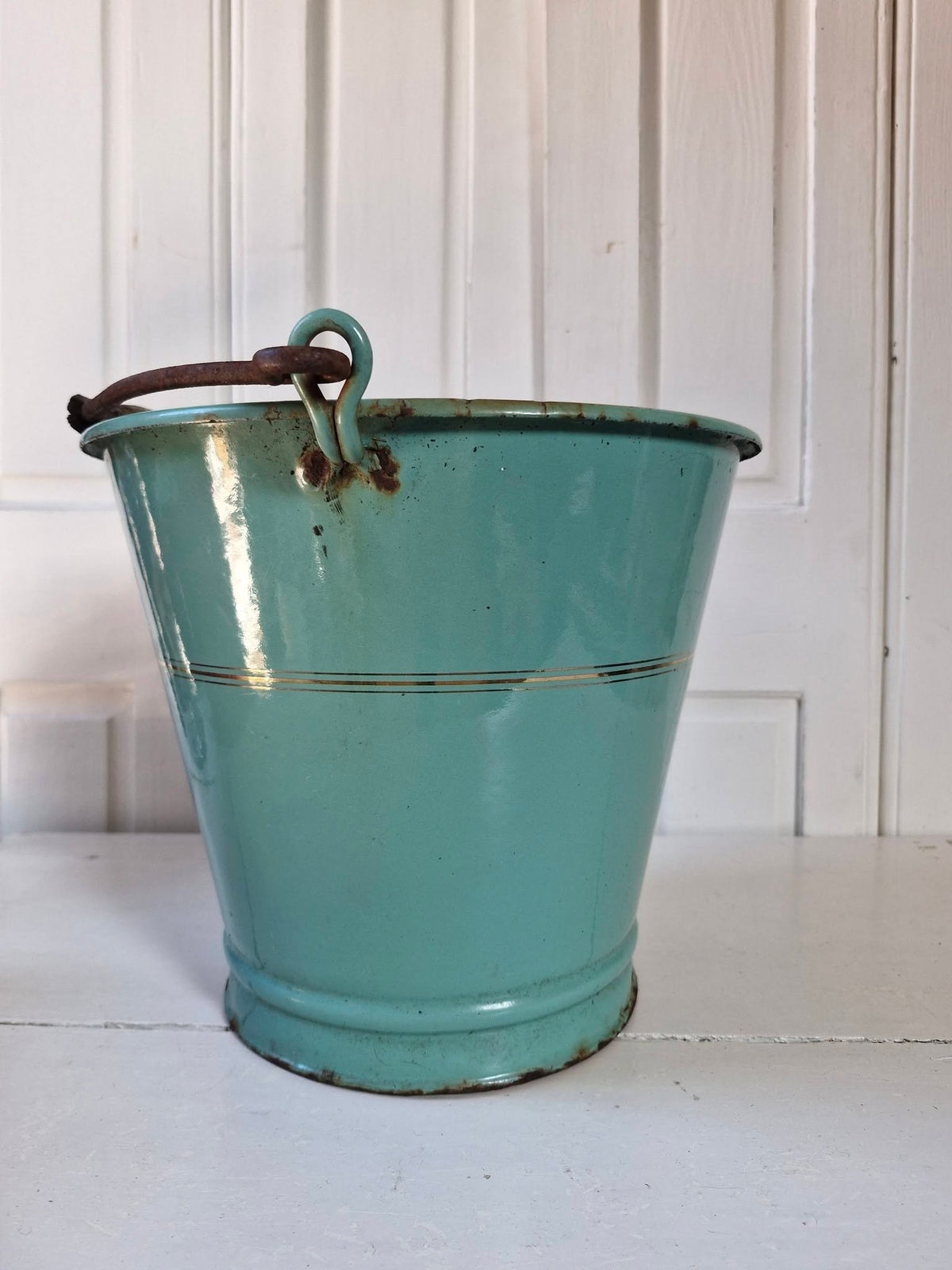 Turquoise emaille groenten emmer