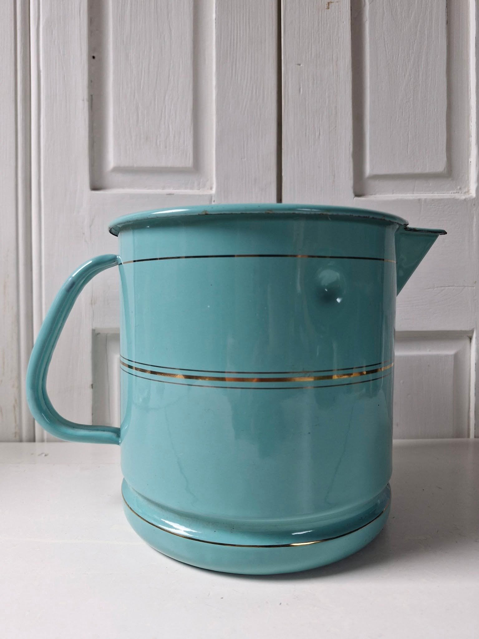 Turquoise emaille melkkoker