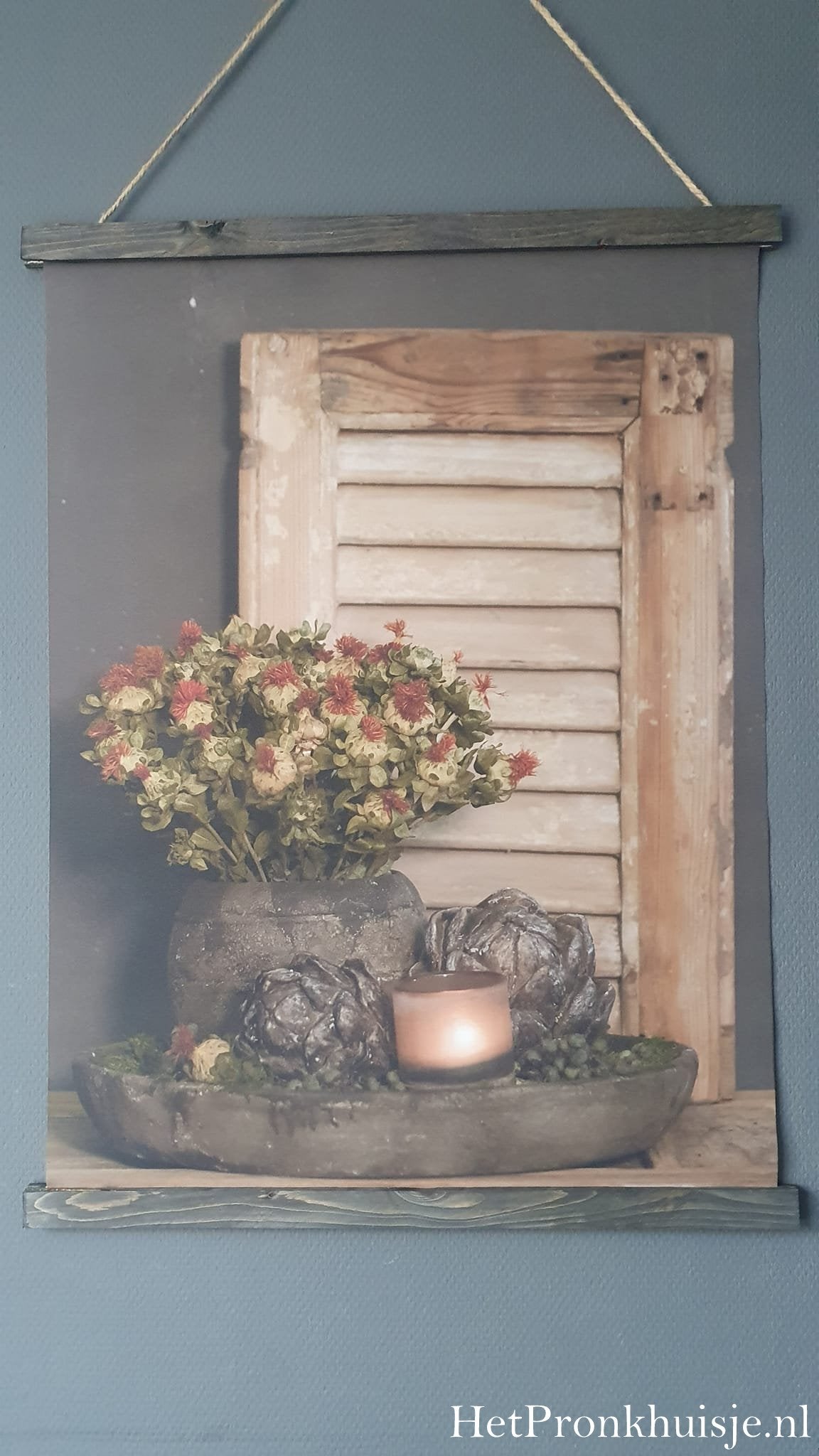 Wanddoek. Gedroogde bloemen in pot.
