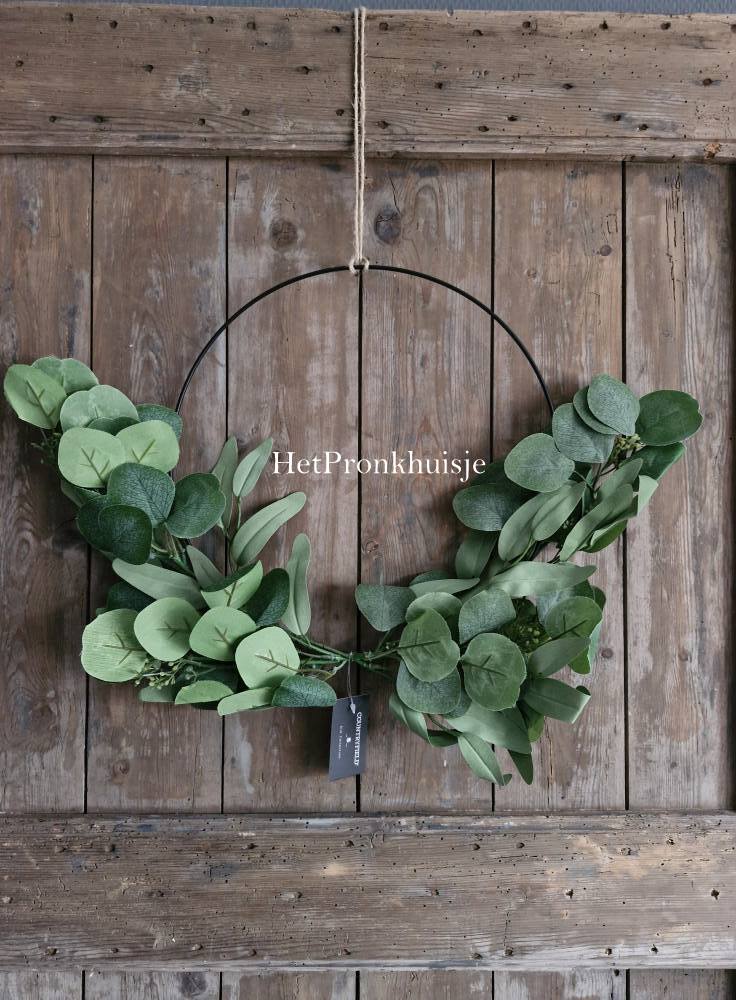 Zwarte ring met eucalyptus