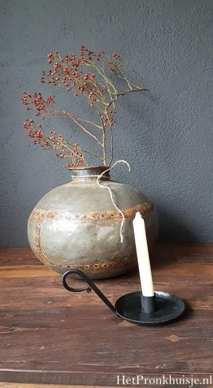 Zwart metalen blaker.