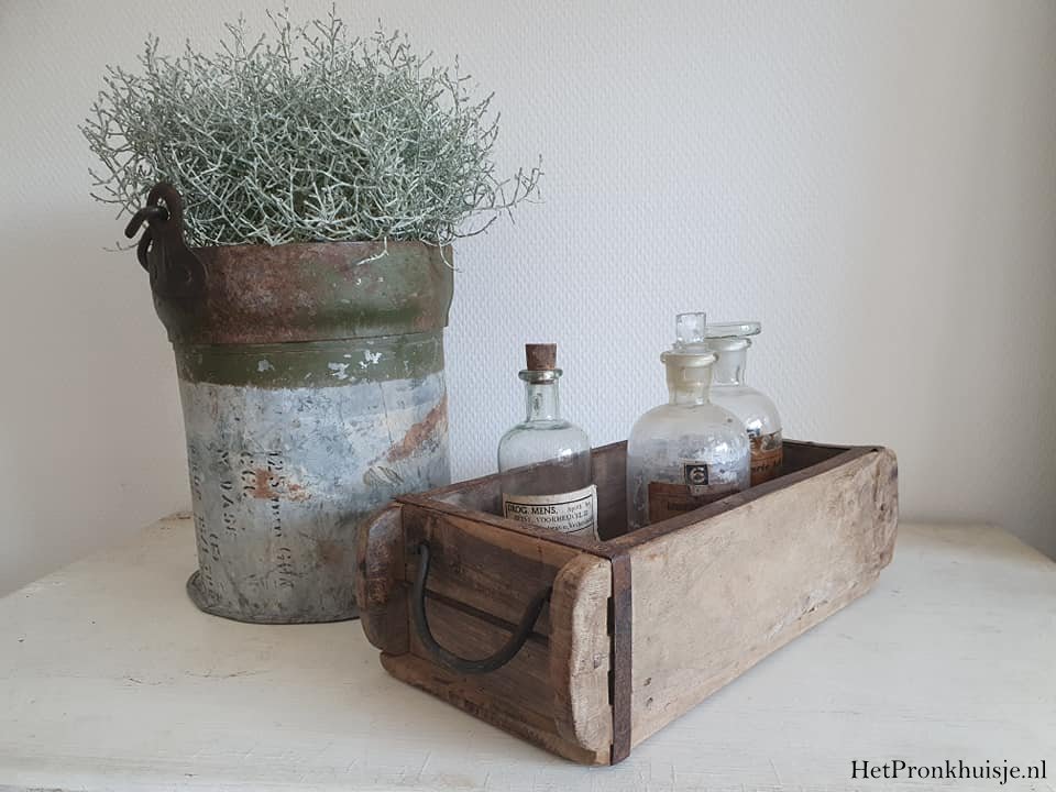 Oude houten steenmal.