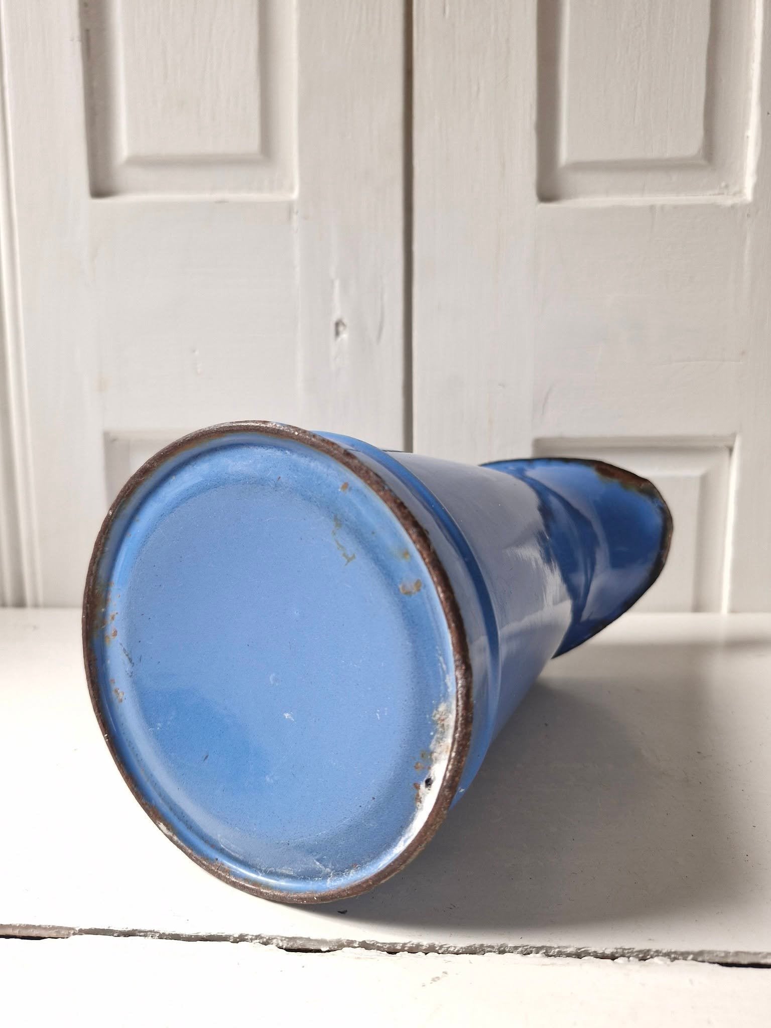 Blauw emaille kan