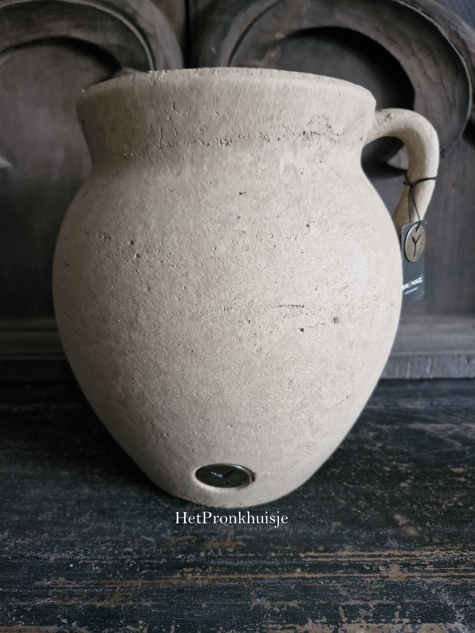 Brynxz. One ear jar. Majestic taupe