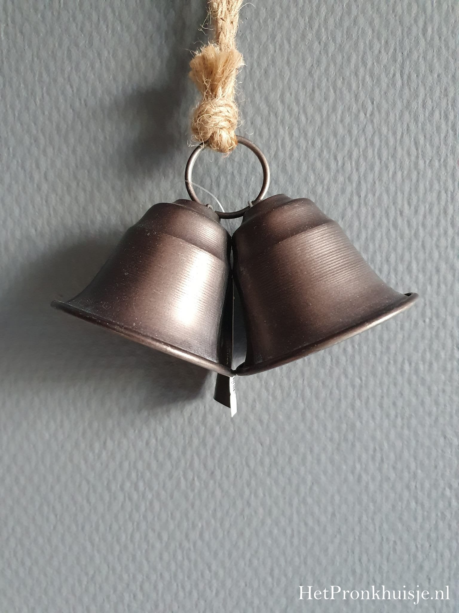 Duo klokjes aan touw.