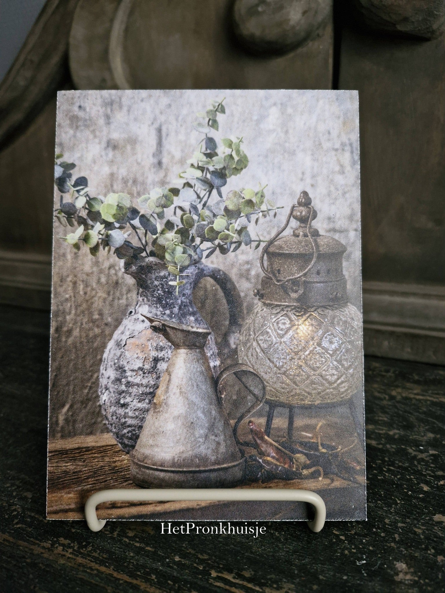 Fotokaart. Lamp met kruiken