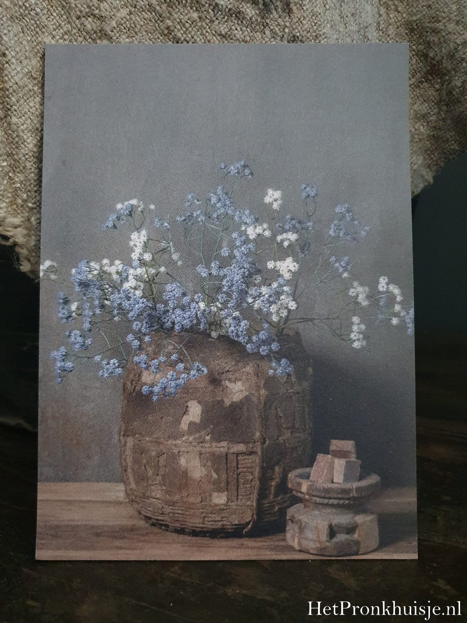 Fotokaart. Leemmand met gipskruid.