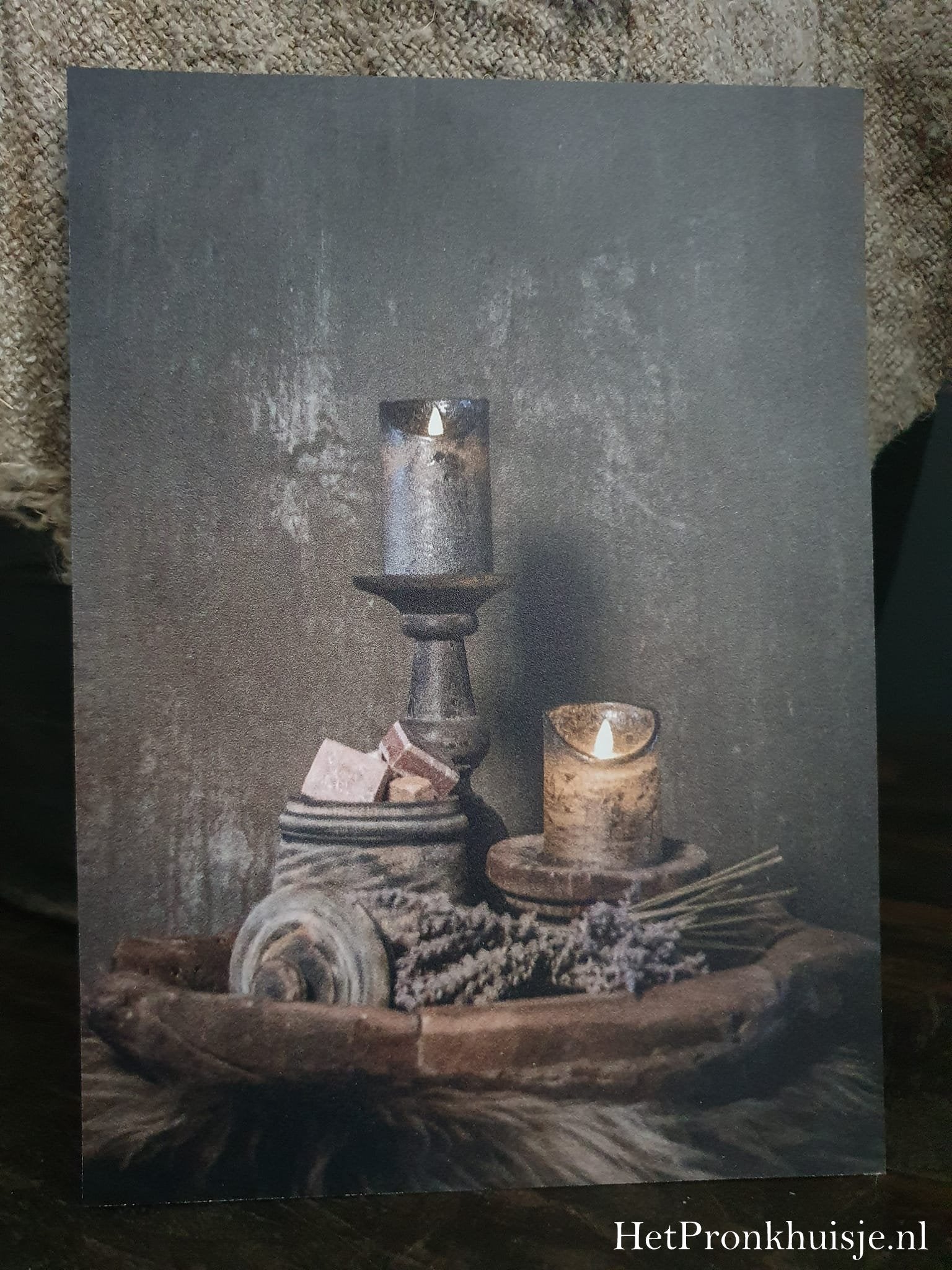 Fotokaart. Schaal met decoratie
