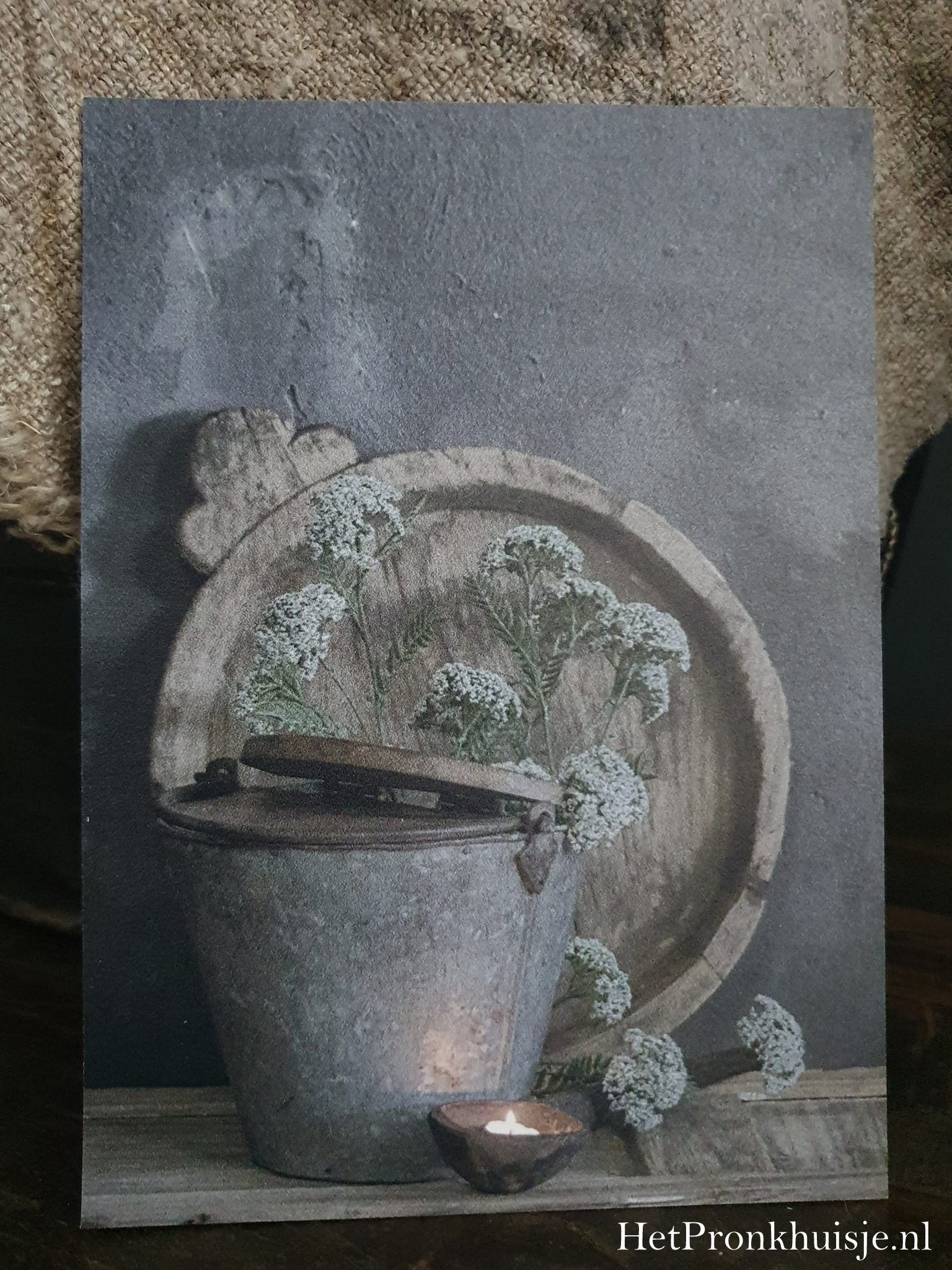 Fotokaart. Zinken emmer