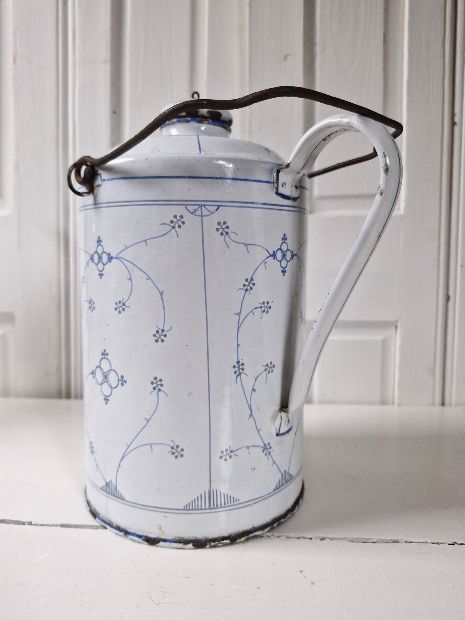 Grote petroleumkan. Blauw saks