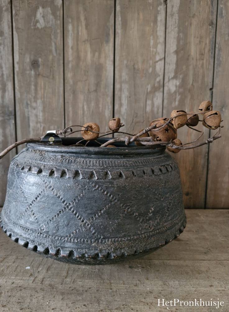 Guirlande met roestige bellen. Middel