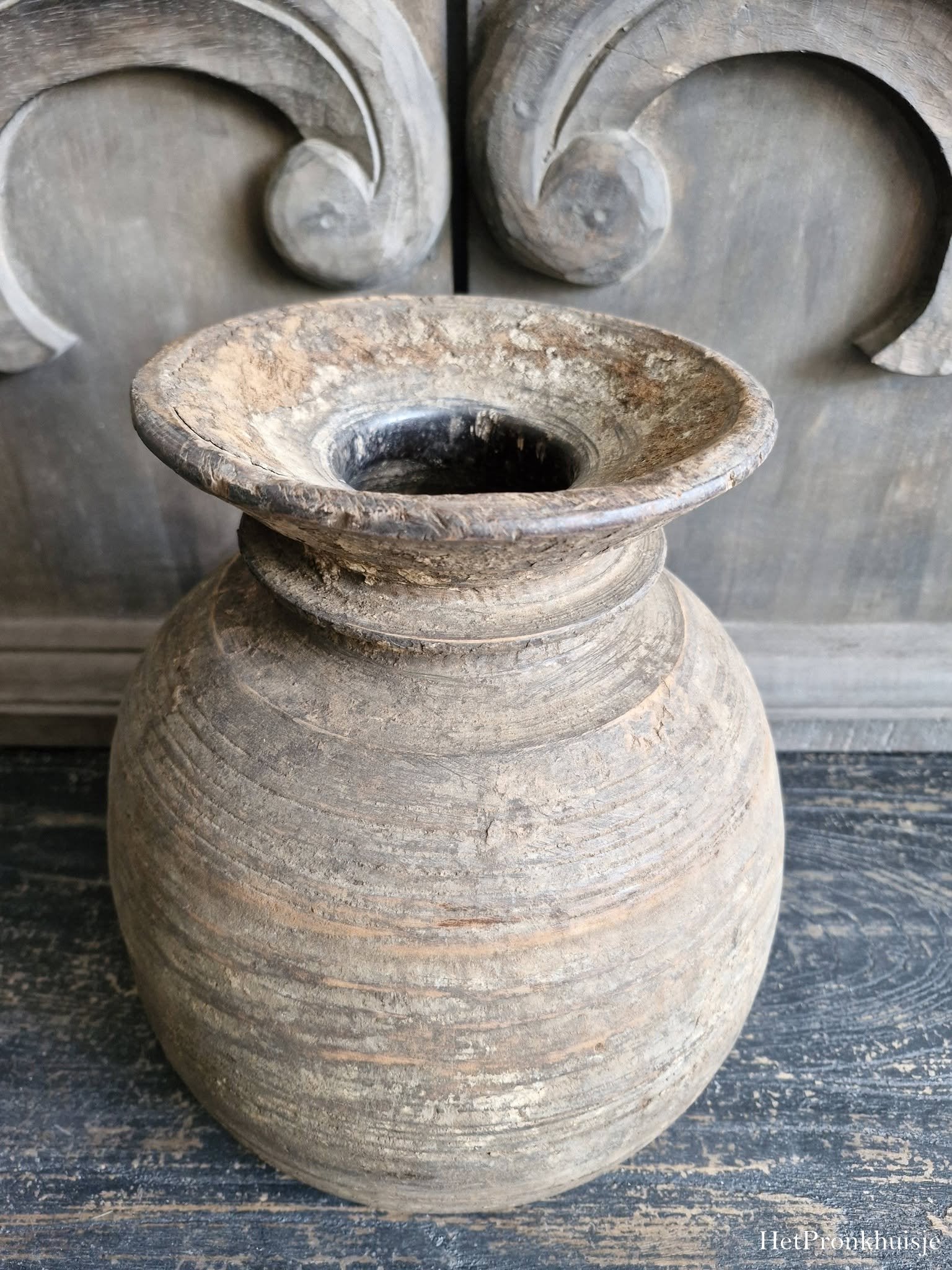 Houten Nepalese kruik. Bol model