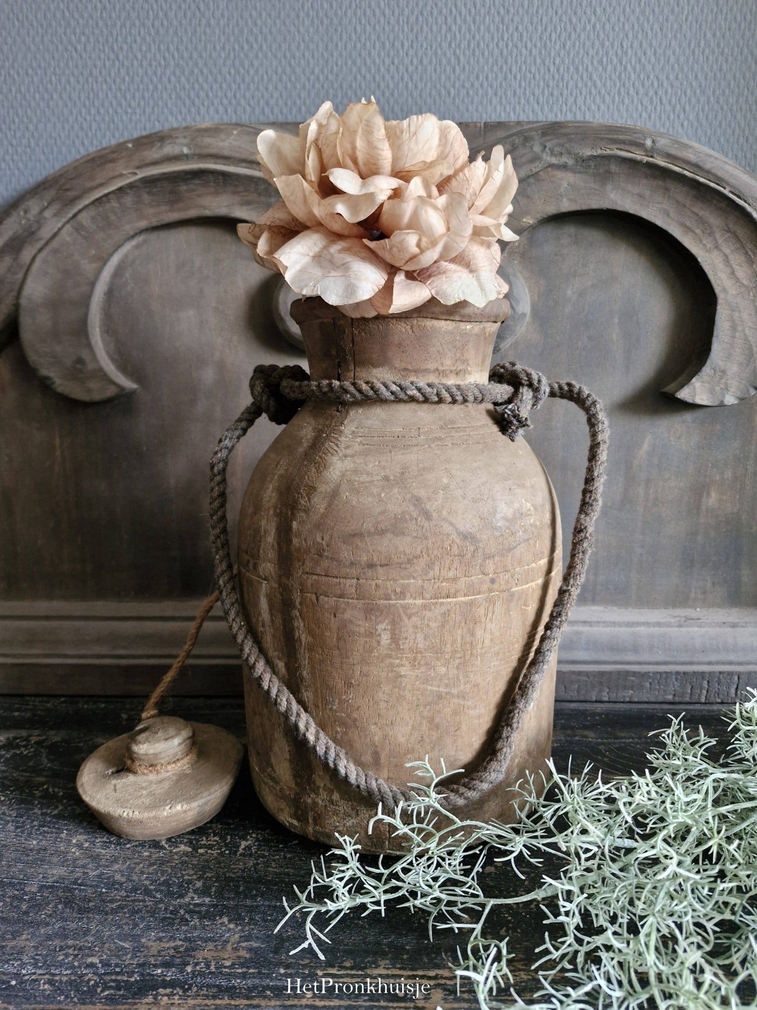 Houten pot met deksel. Gert