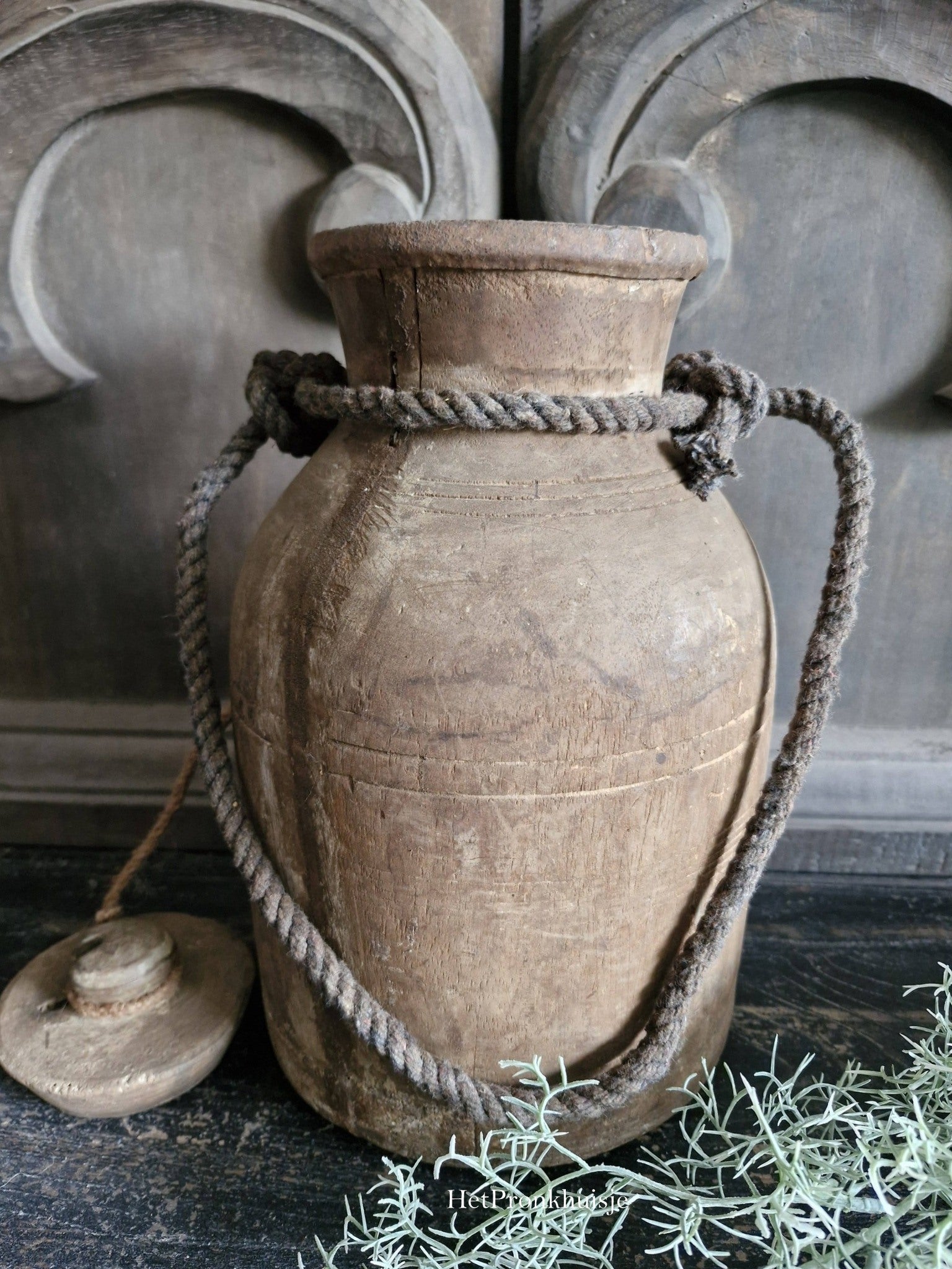 Houten pot met deksel. Gert