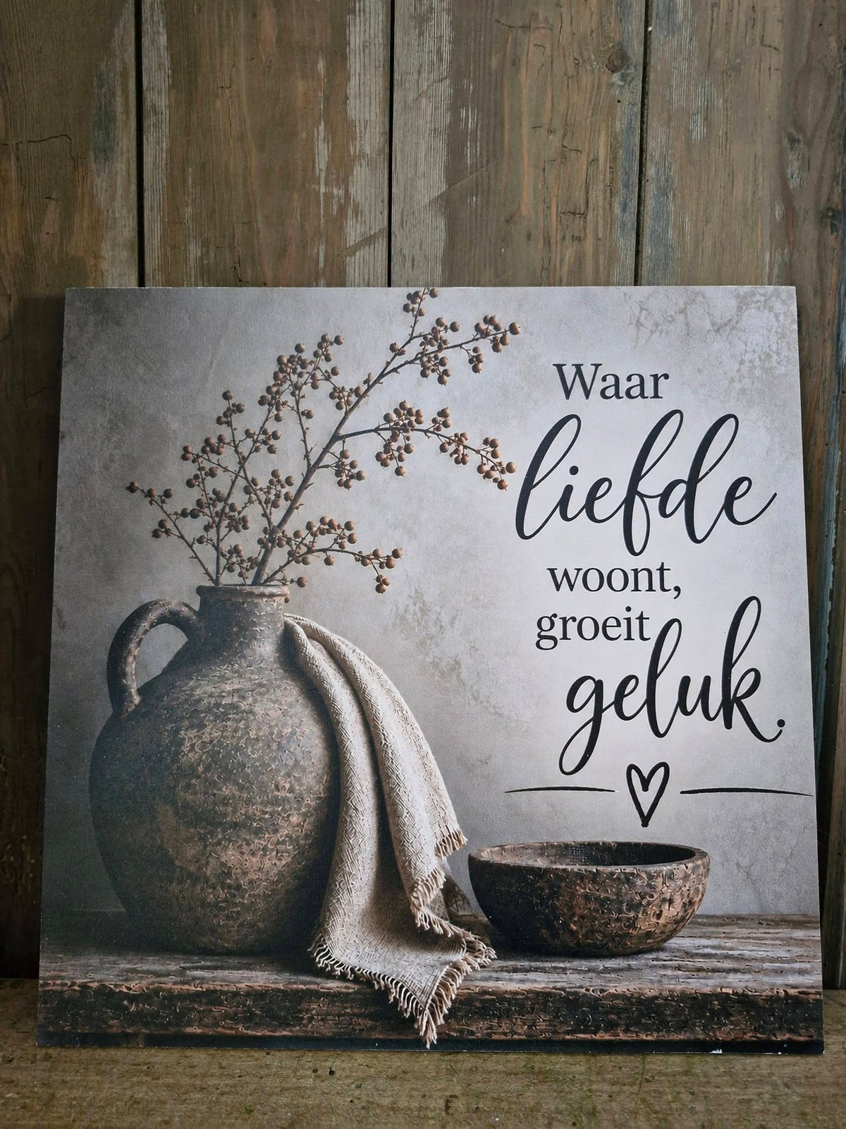 Houten bord. 30x30. Waar liefde woont