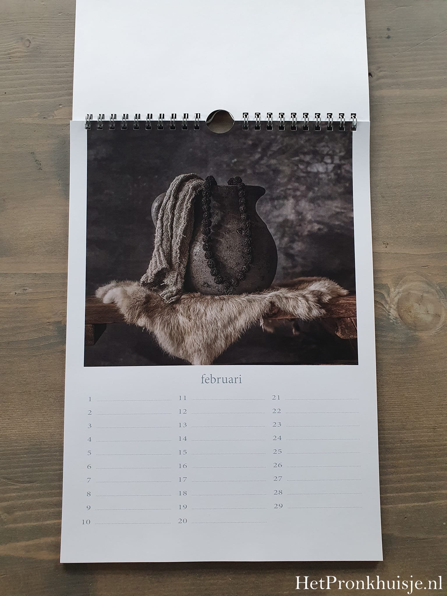 Kalender. Nepalese potten