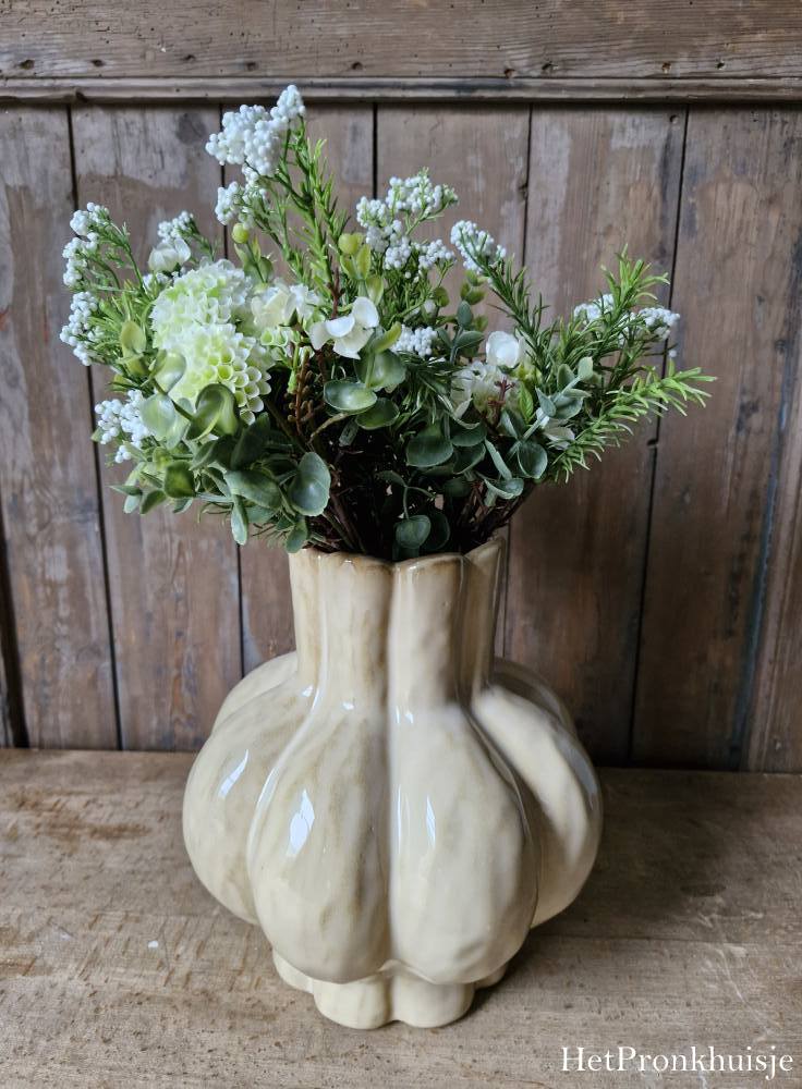 Kunst boeket. Dahlia wit