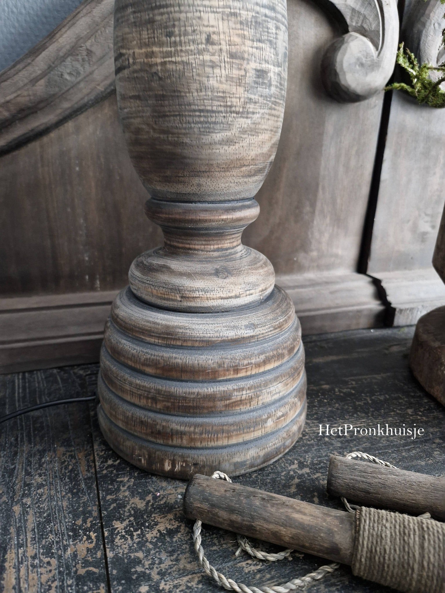Landelijke houten lampenvoet