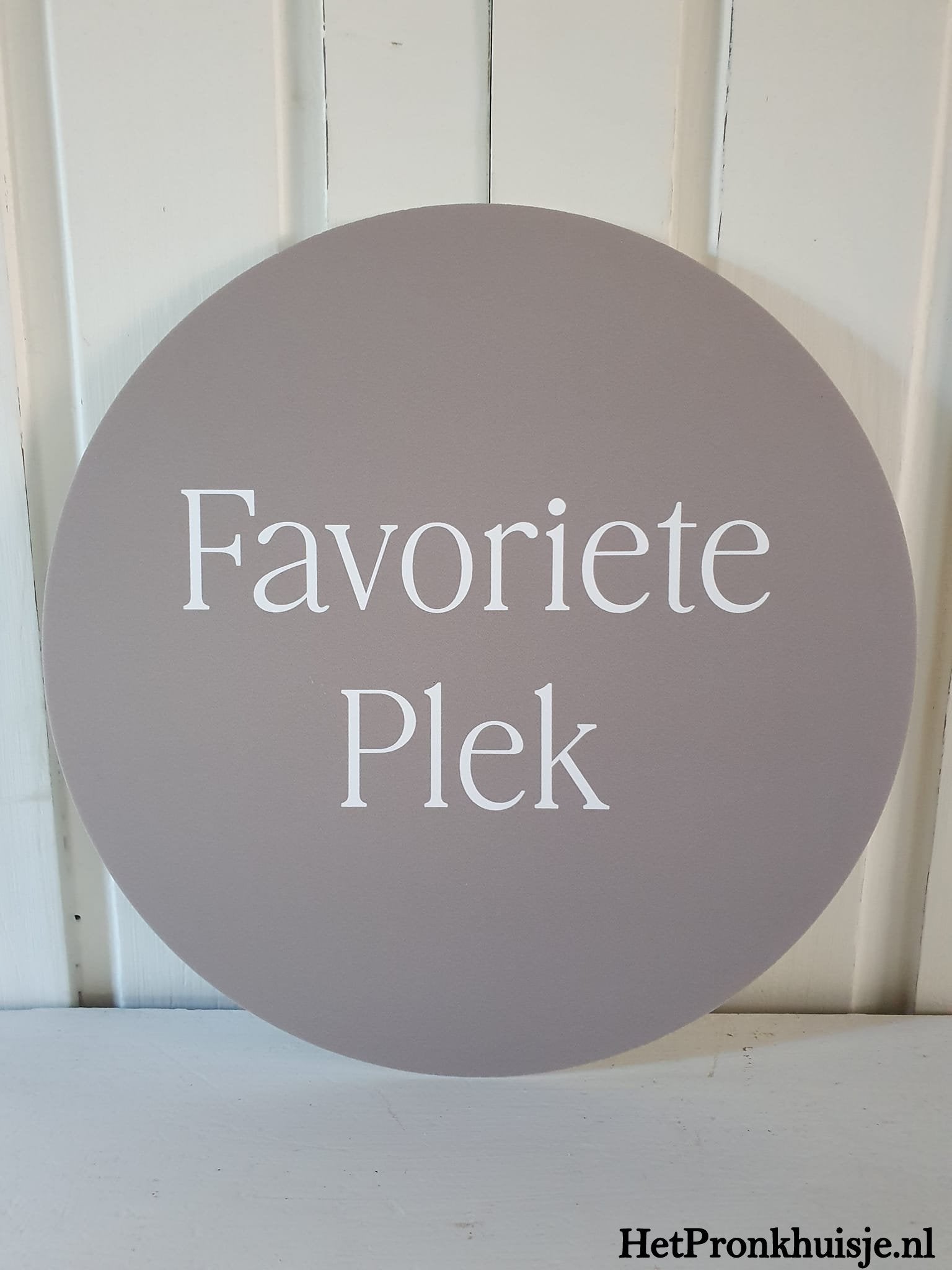 Muurcirkel. Favoriete plek. Taupe.