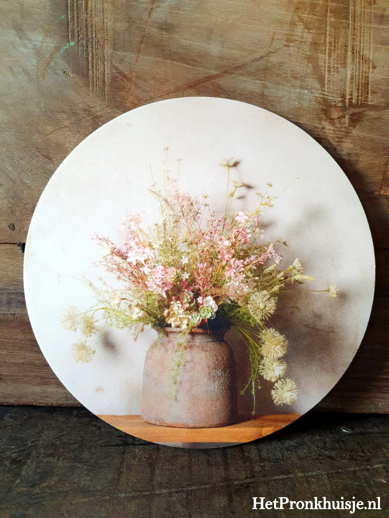 Muurcirkel. Kruk met bloemen.
